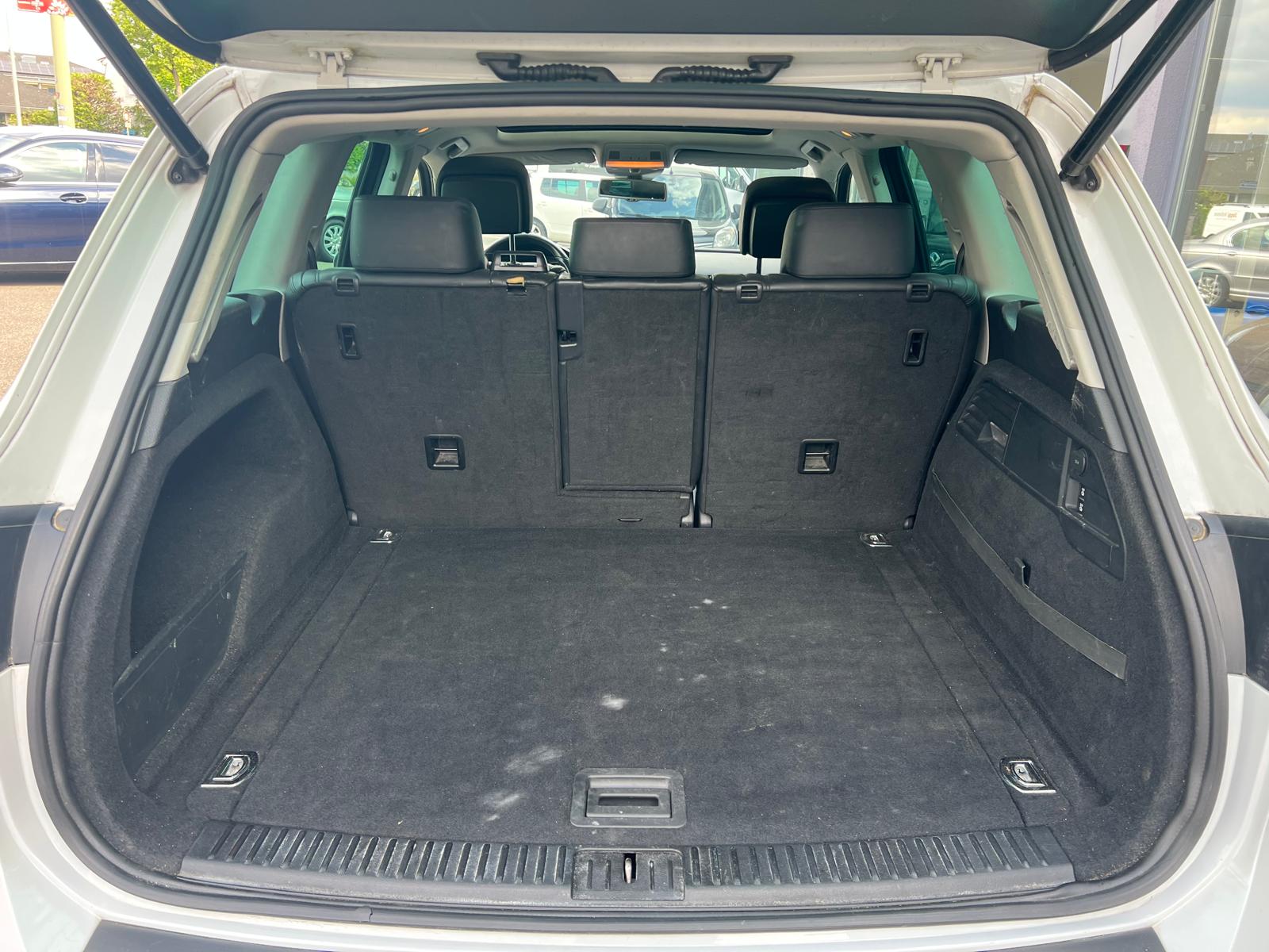 VW Touareg 3.0 TDI R-Line BlueMotion Technology Tiptronic-image-14