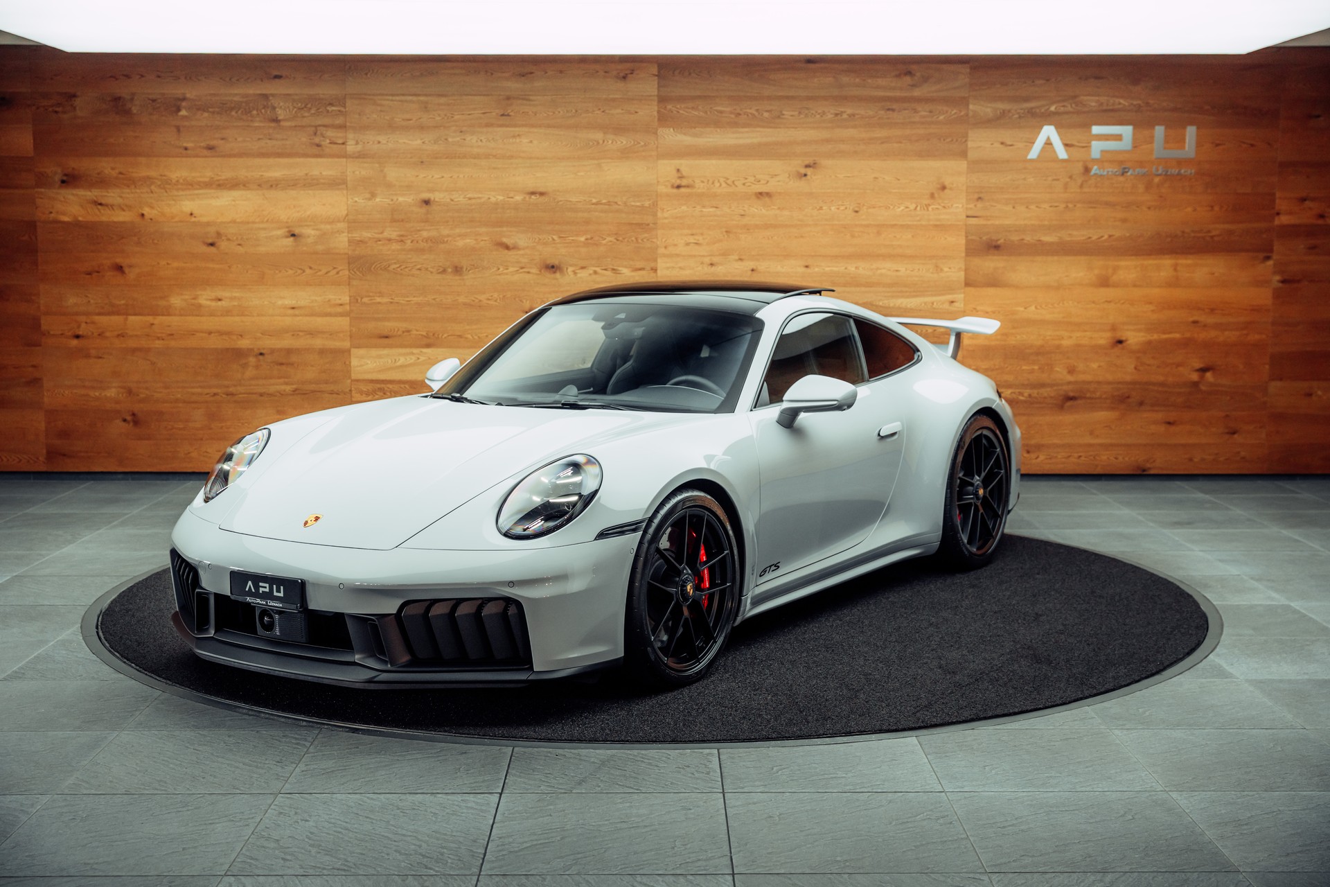 PORSCHE 911 Carrera 4 GTS PDK AeroKit Eisgraumetallic-showroom-element-3