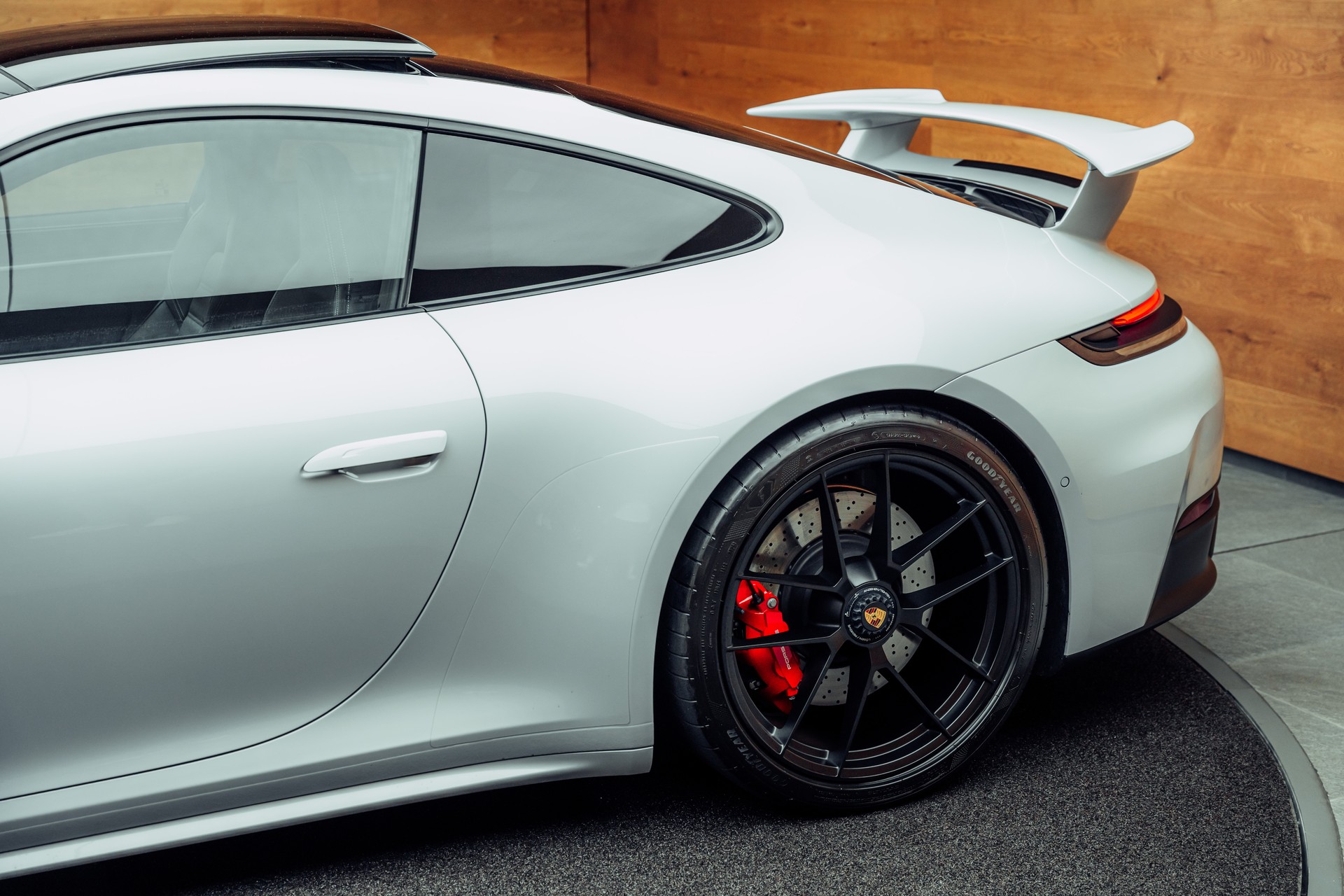 PORSCHE 911 Carrera 4 GTS PDK AeroKit Eisgraumetallic-image-16