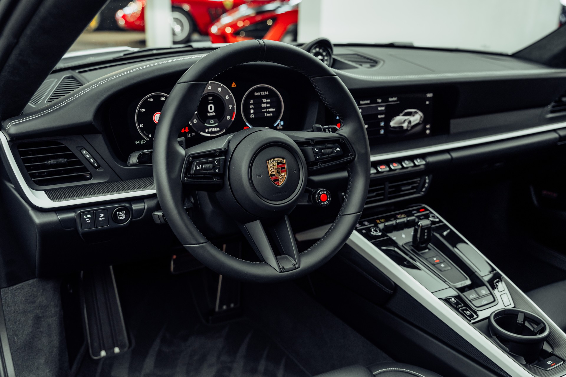 PORSCHE 911 Carrera 4 GTS PDK AeroKit Eisgraumetallic-image-4