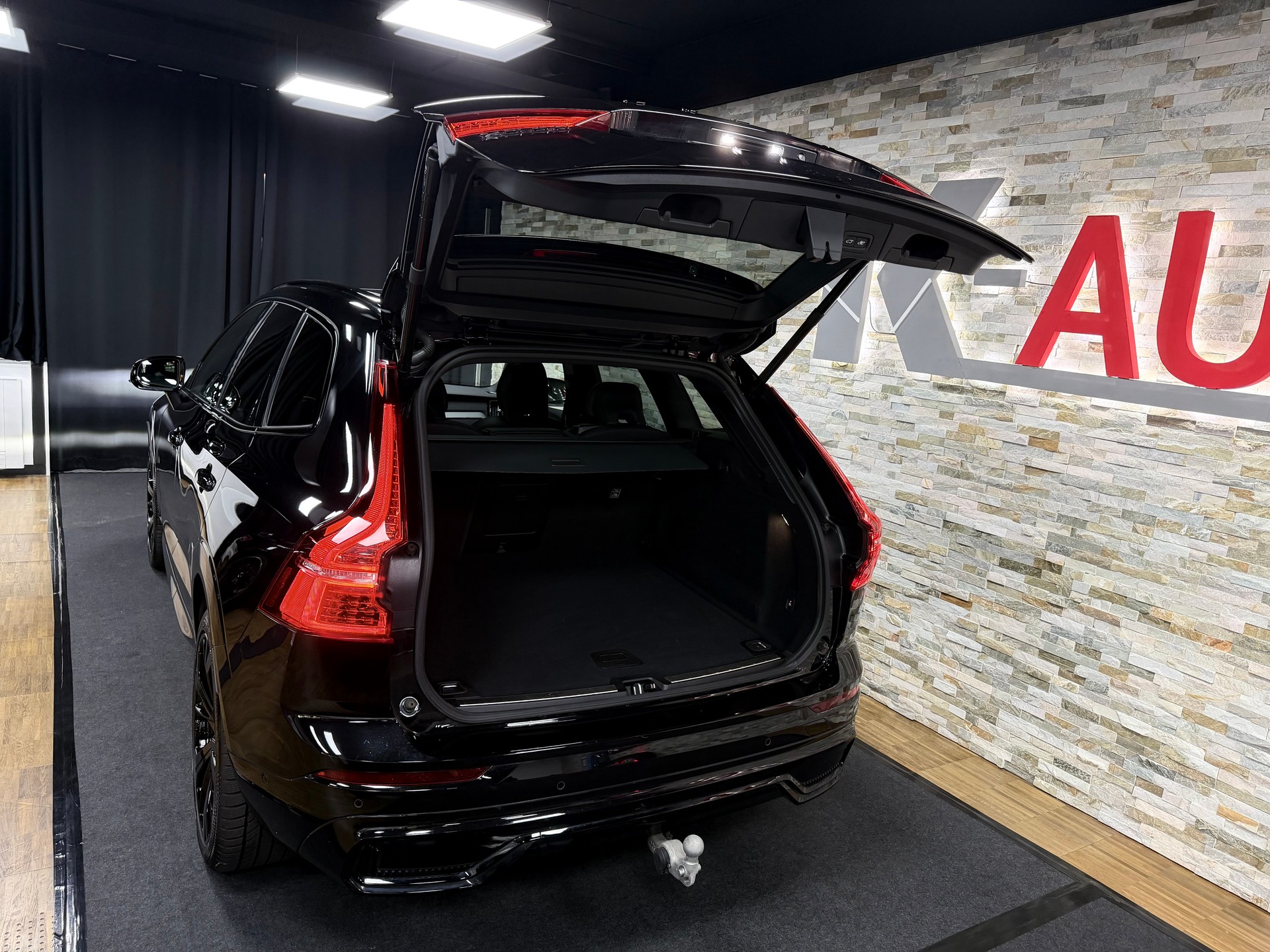 VOLVO XC60 B5 Benzin Mild Hybrid AWD Ultra Dark Geartronic-image-28