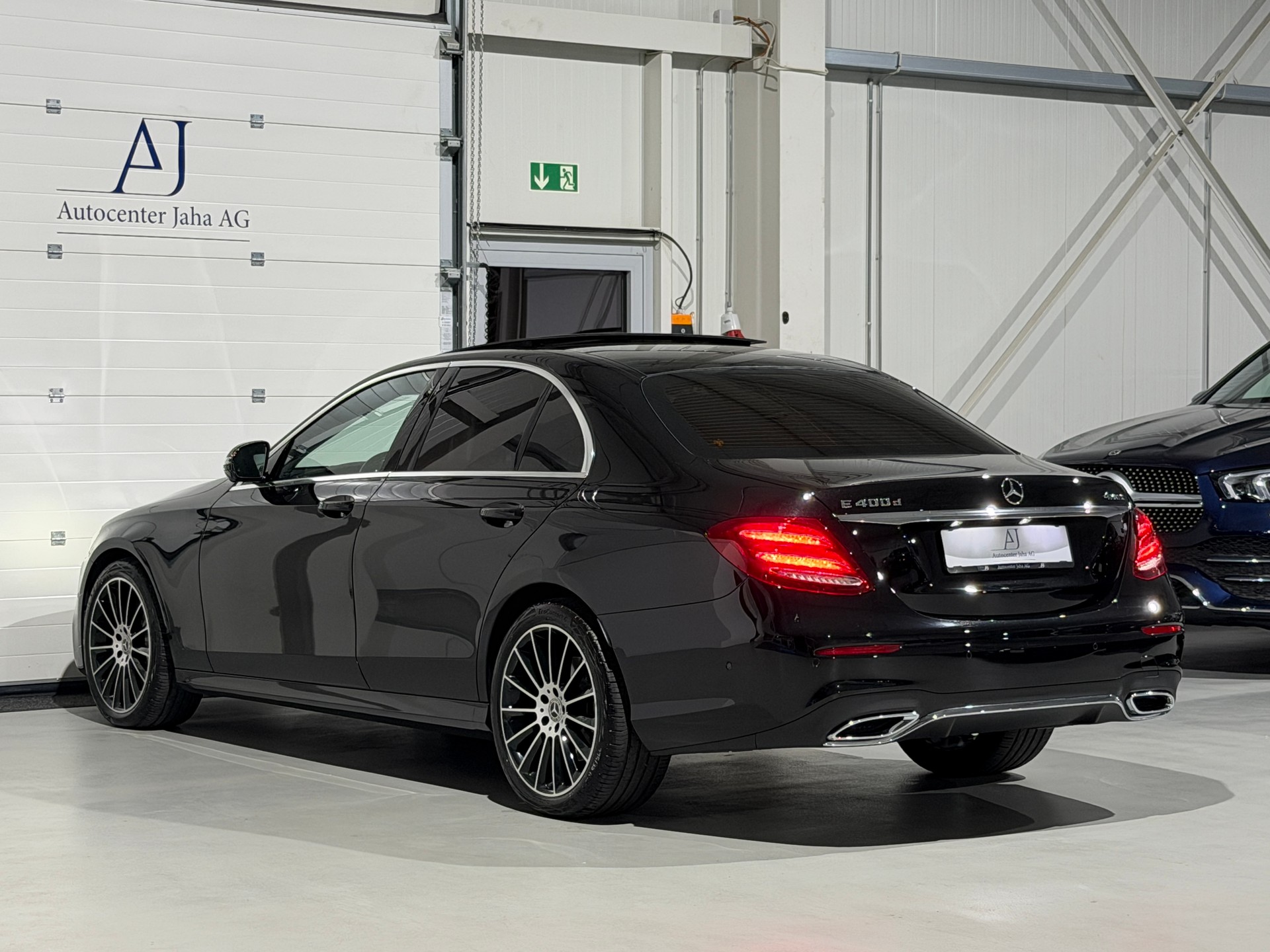MERCEDES-BENZ E 400 d 4Matic AMG Line 9G-Tronic-image-23