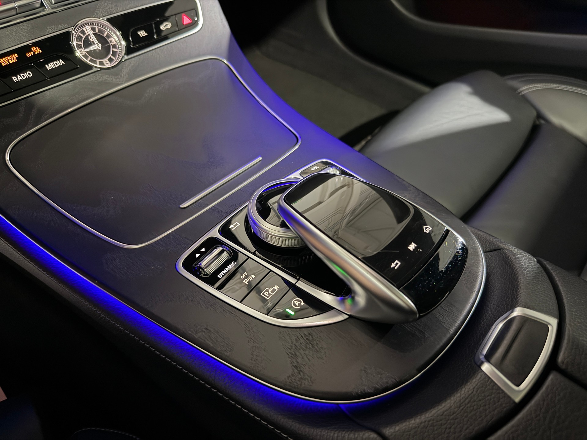 MERCEDES-BENZ E 400 d 4Matic AMG Line 9G-Tronic-image-15
