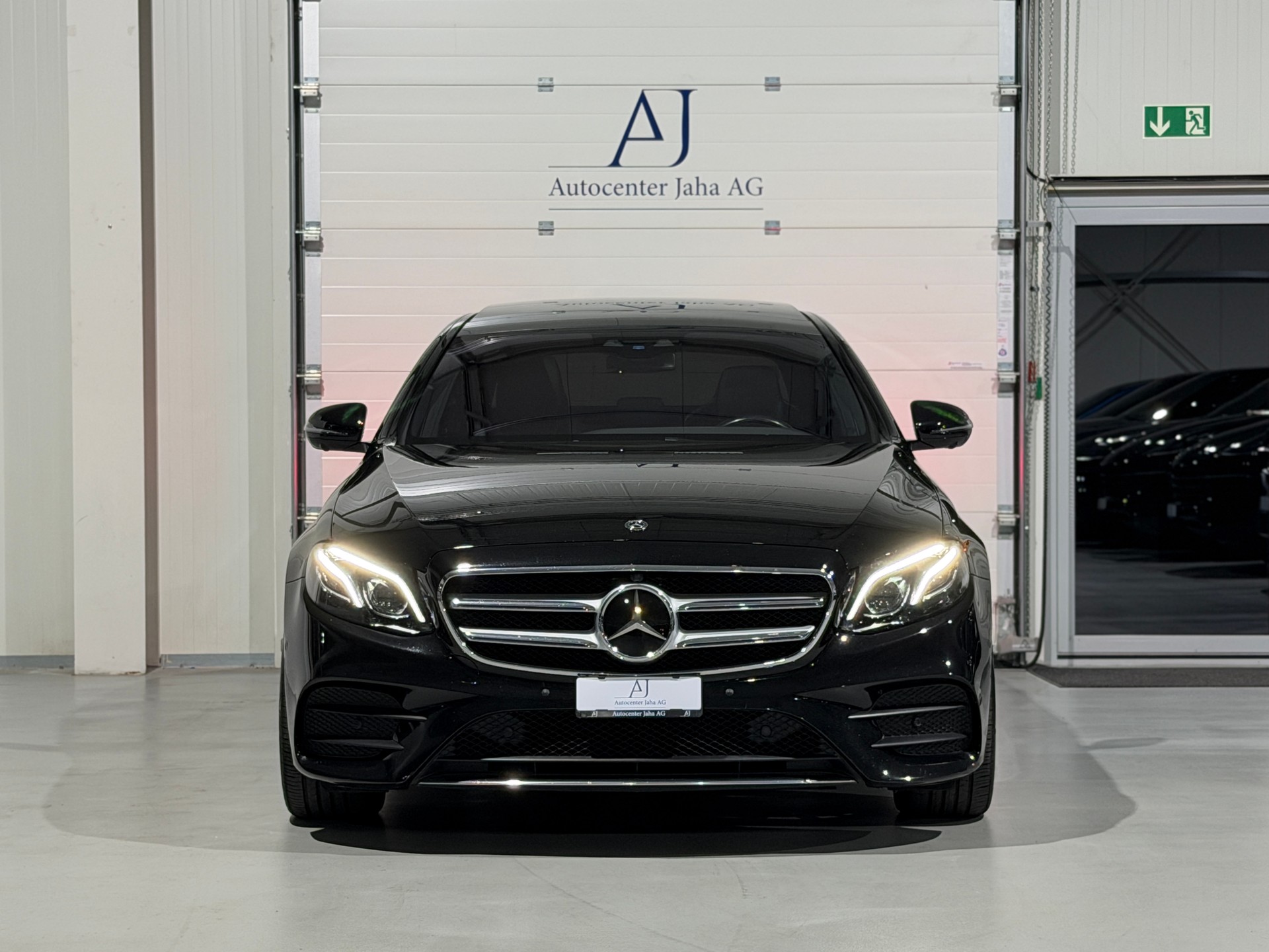 MERCEDES-BENZ E 400 d 4Matic AMG Line 9G-Tronic-showroom-element-3