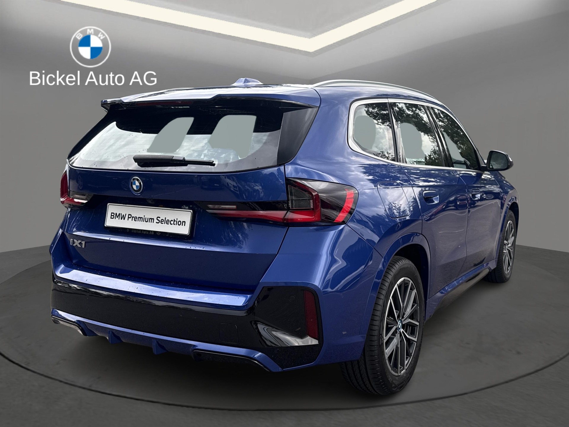 BMW iX1 xDrive 30 M Sport-showroom-element-2