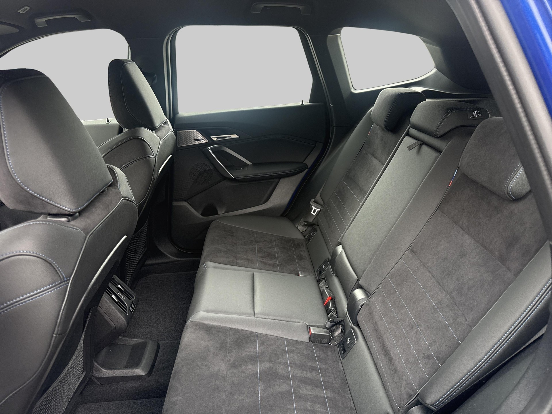 BMW iX1 xDrive 30 M Sport-image-17