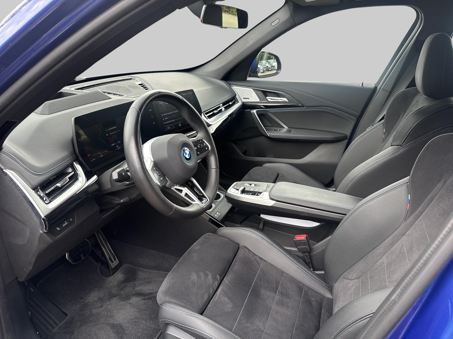 BMW iX1 xDrive 30 M Sport-image-8