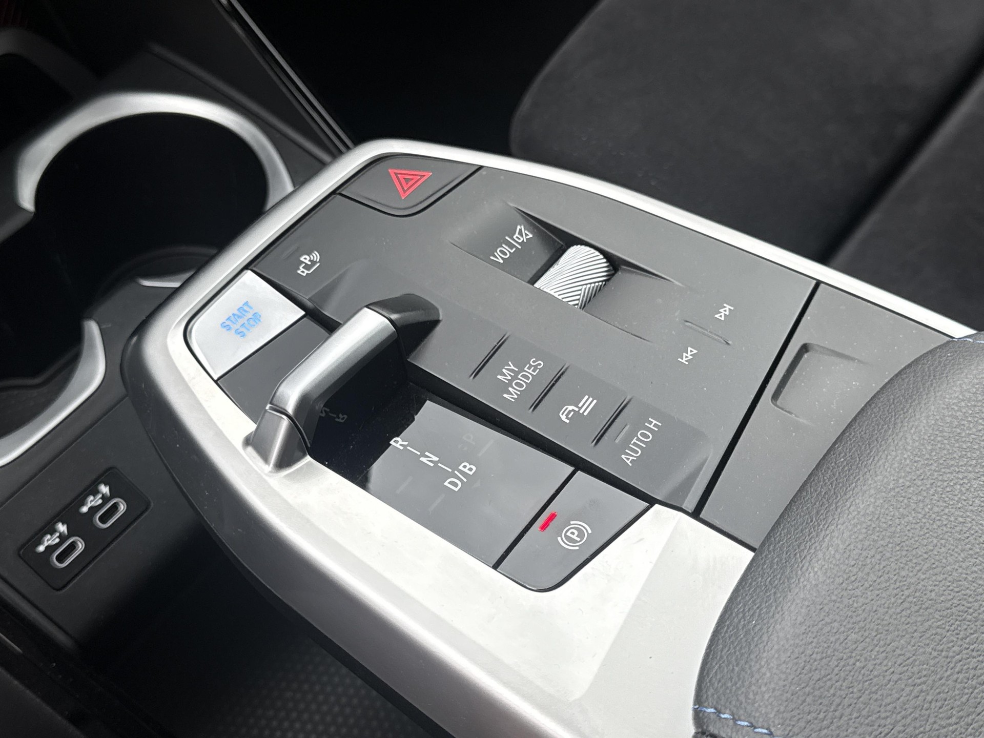 BMW iX1 xDrive 30 M Sport-image-10