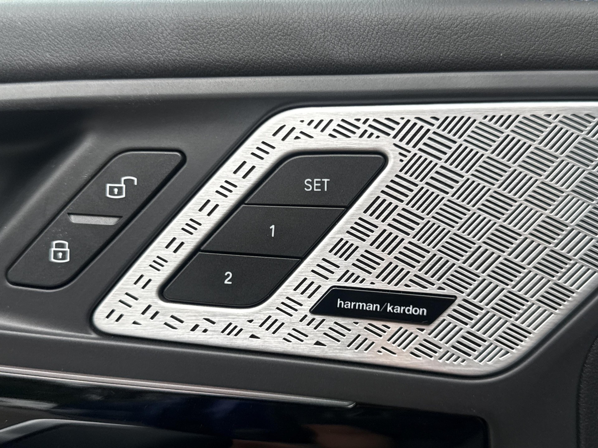 BMW iX1 xDrive 30 M Sport-image-21