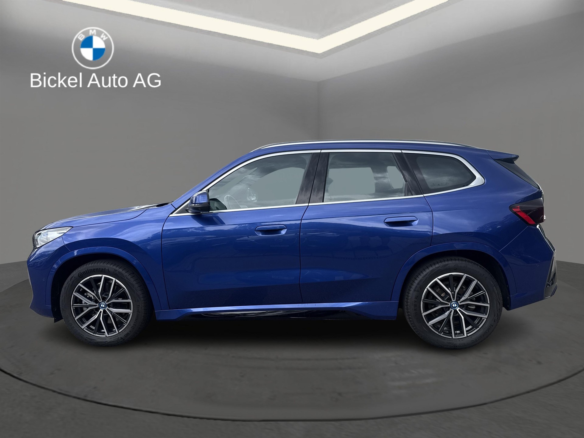 BMW iX1 xDrive 30 M Sport-showroom-element-3