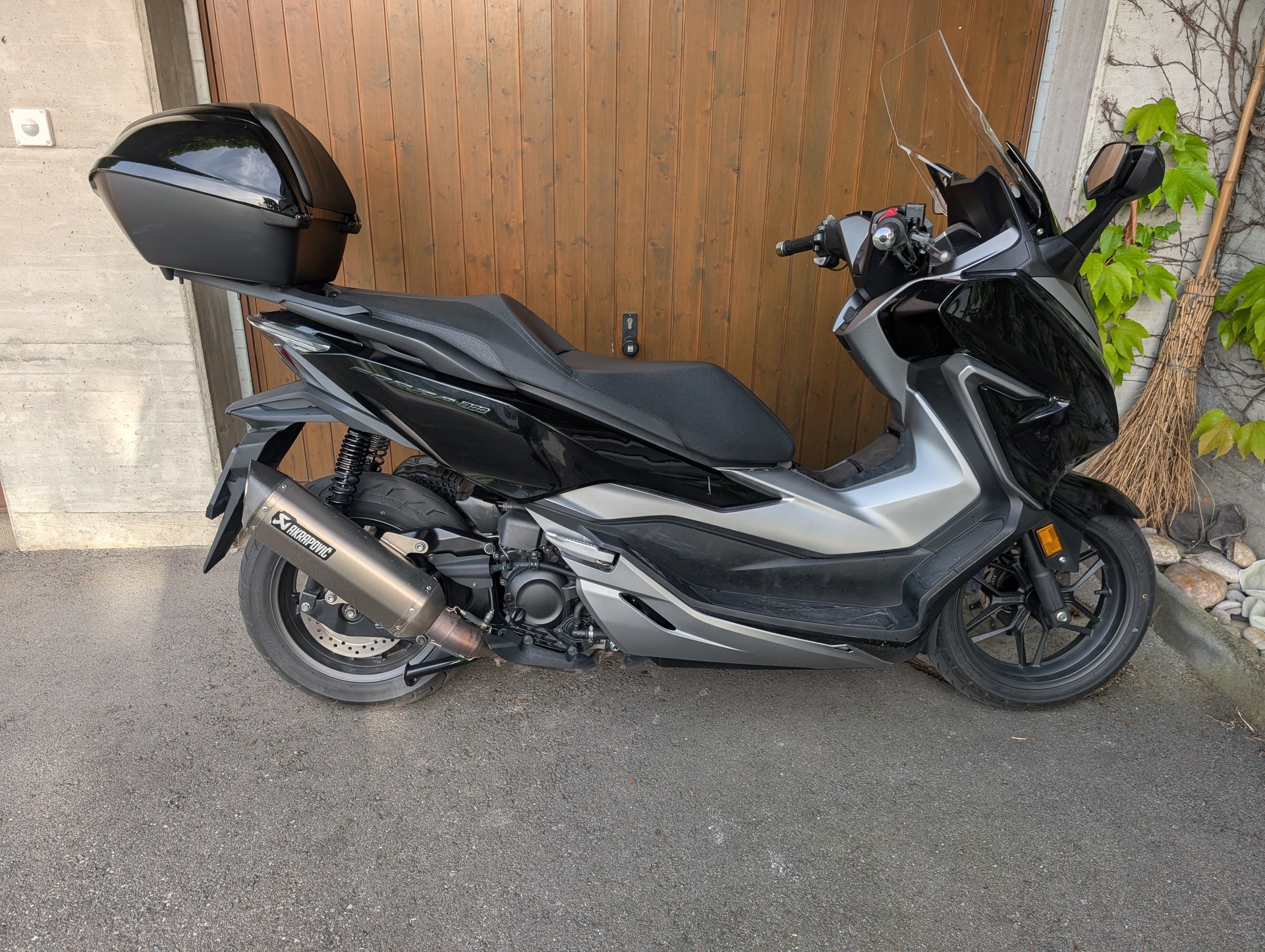 HONDA NSS 300 Forza ABS-image-1