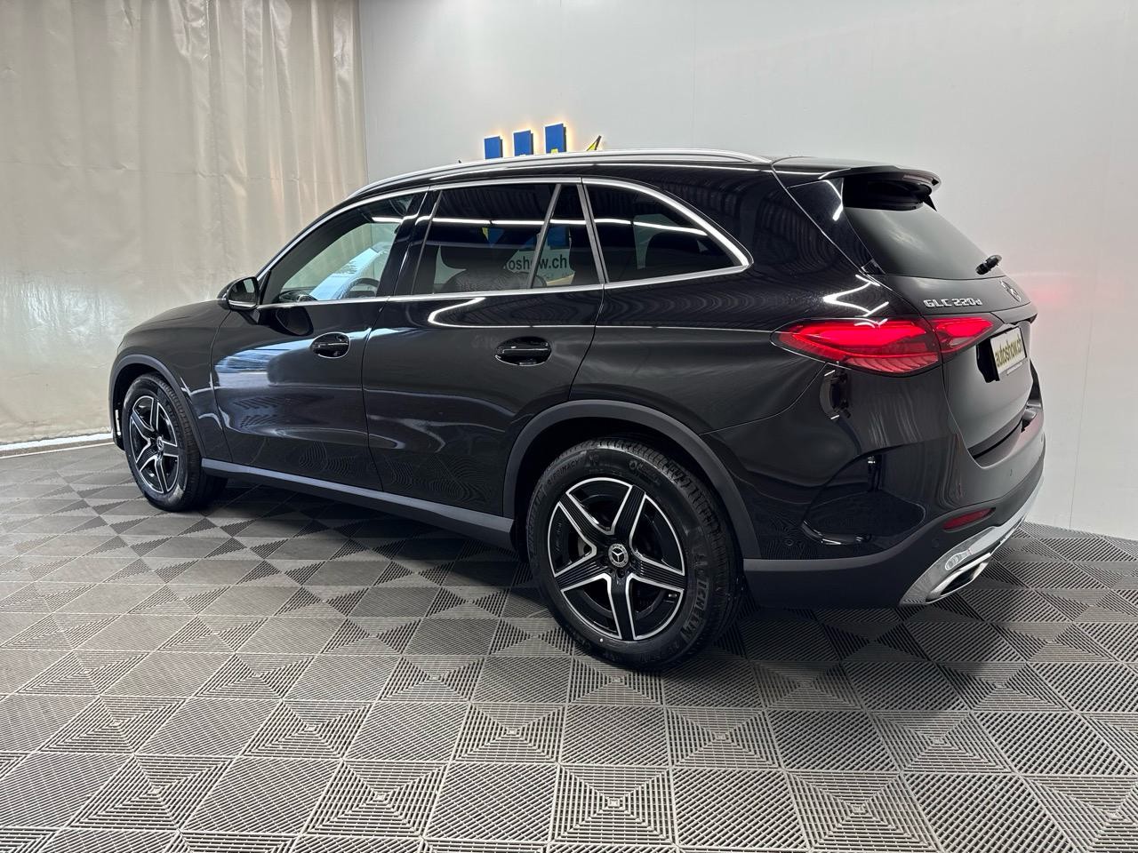 MERCEDES-BENZ GLC 220 d 4Matic AMG-showroom-element-1