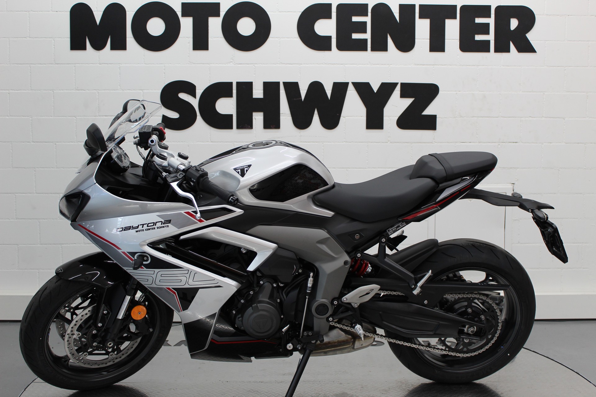 TRIUMPH 660-image-2