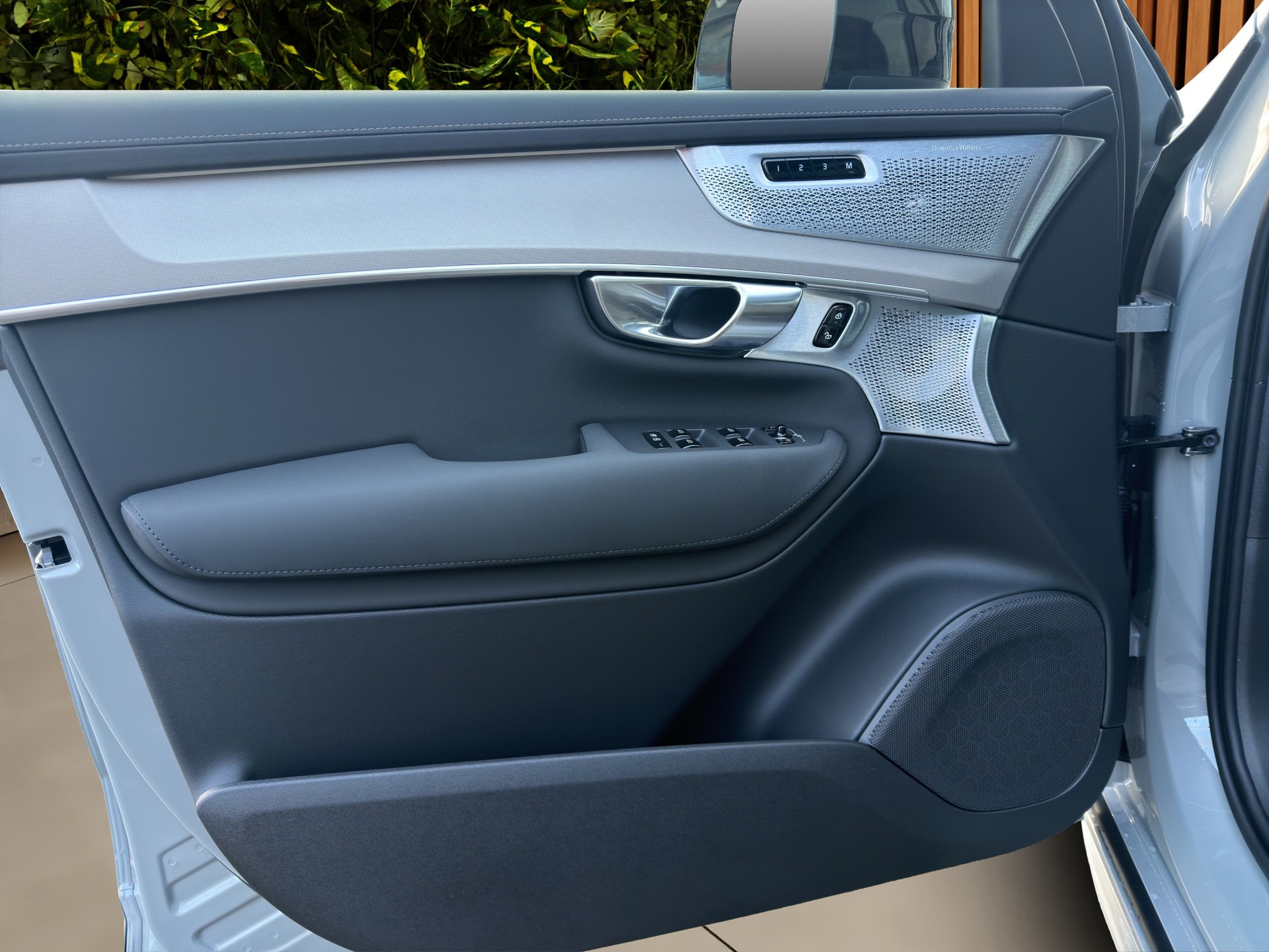 VOLVO XC90 2.0 T8 TE Black Edition eAWD-image-14