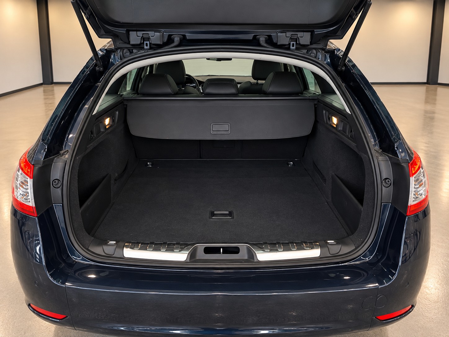 PEUGEOT 508 SW 1.6 16V T Allure Automatic-image-8