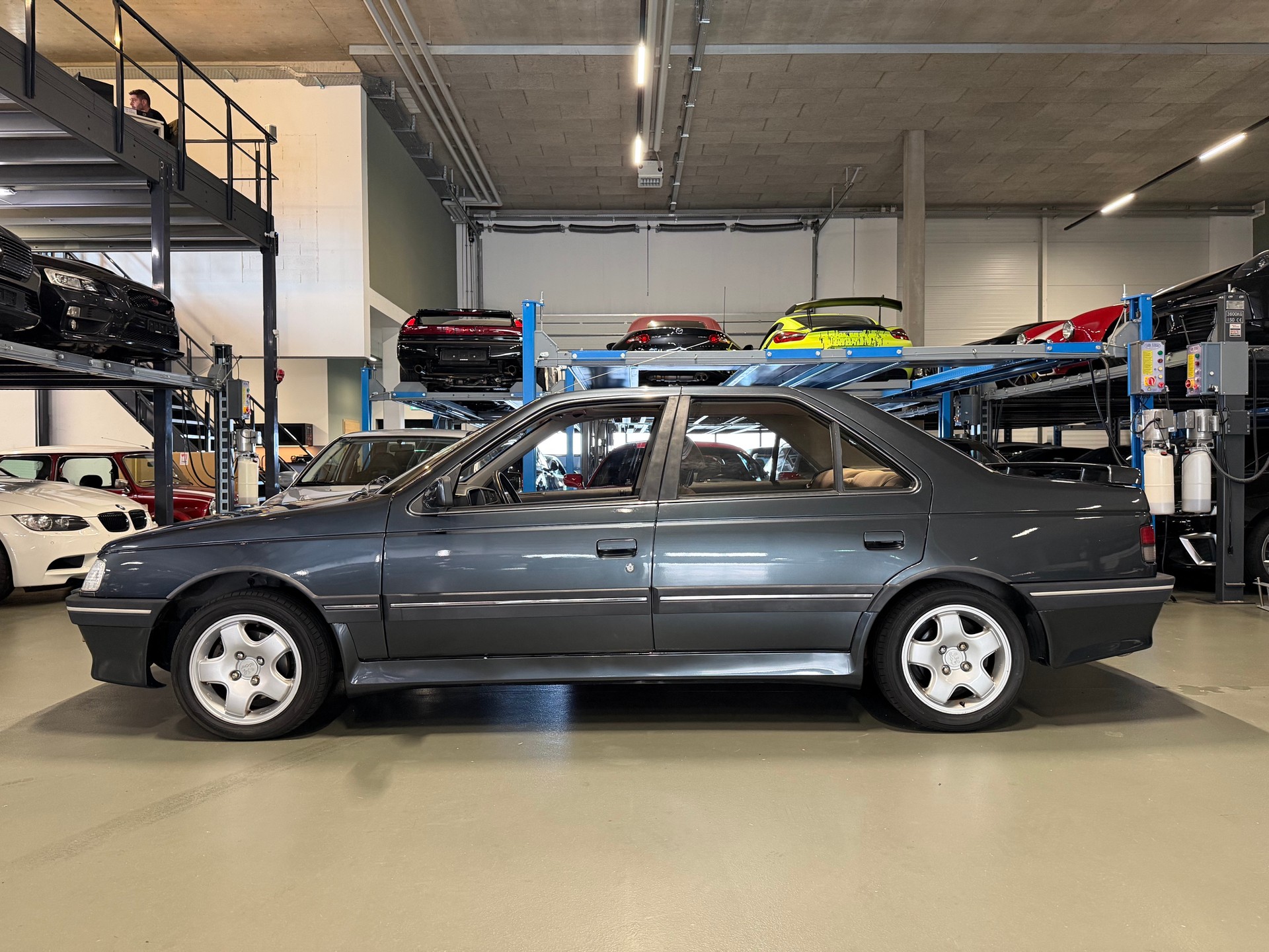PEUGEOT 405 1.9 Mi16 *Vétéran-Full stock*-showroom-element-1