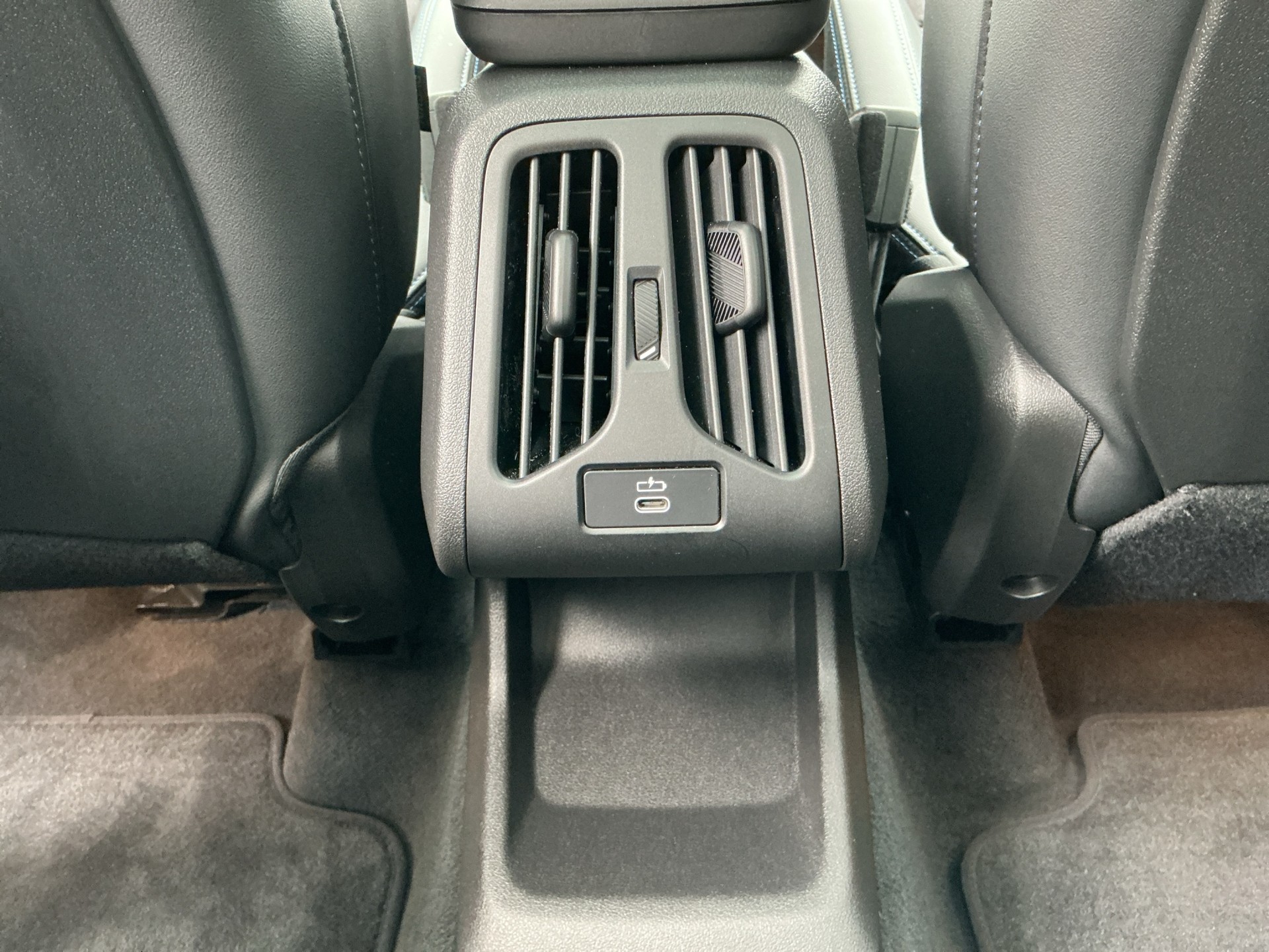 BMW X1 sDrive 18i M-Sport-image-13