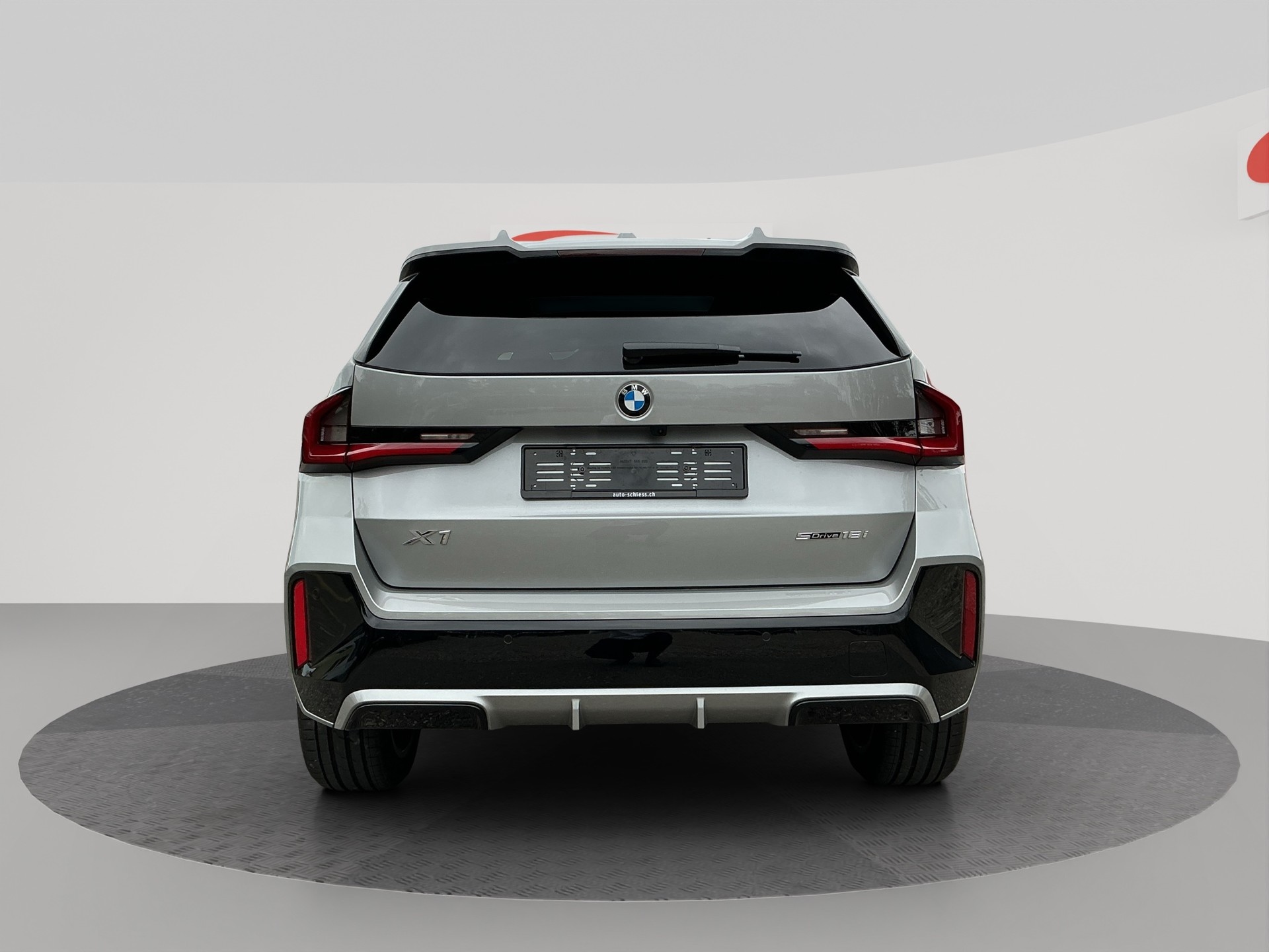 BMW X1 sDrive 18i M-Sport-showroom-element-3