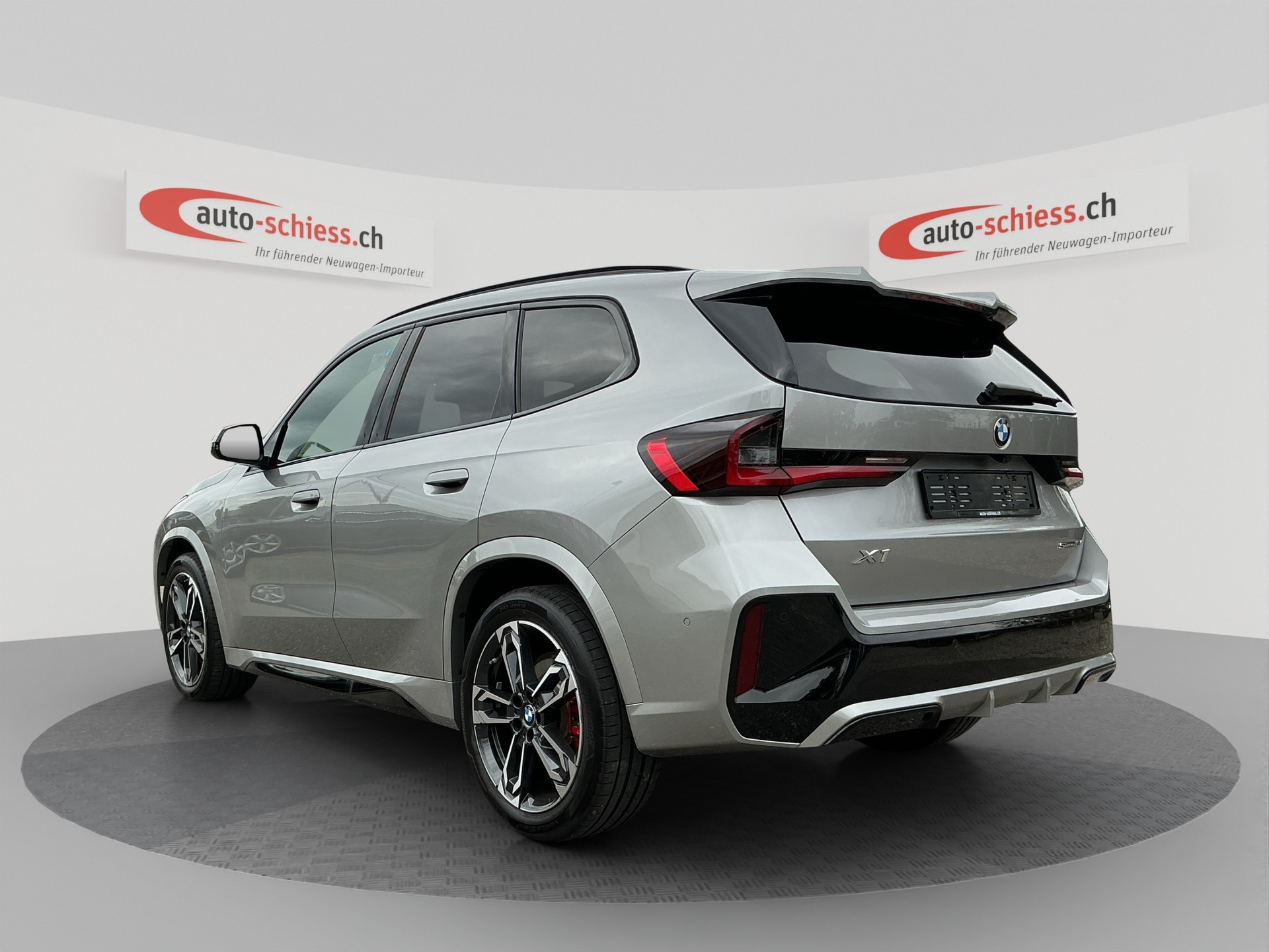 BMW X1 sDrive 18i M-Sport-showroom-element-2