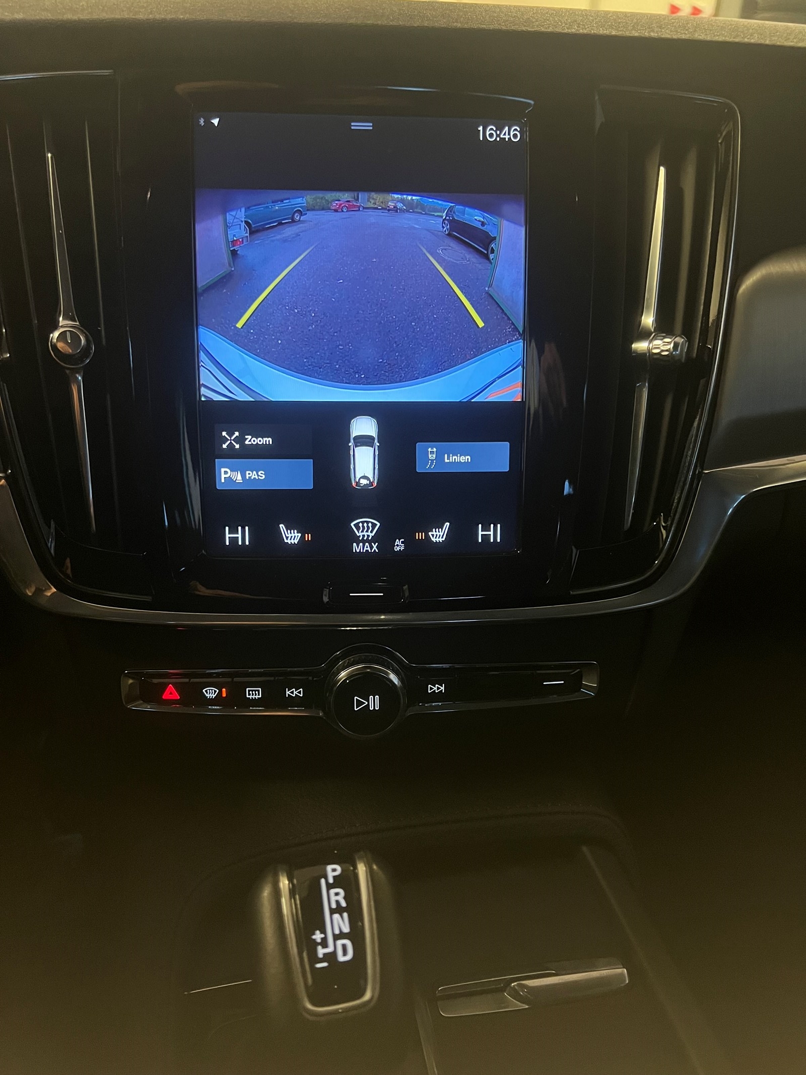 VOLVO V90 D3 Kinetic Geartronic-image-12