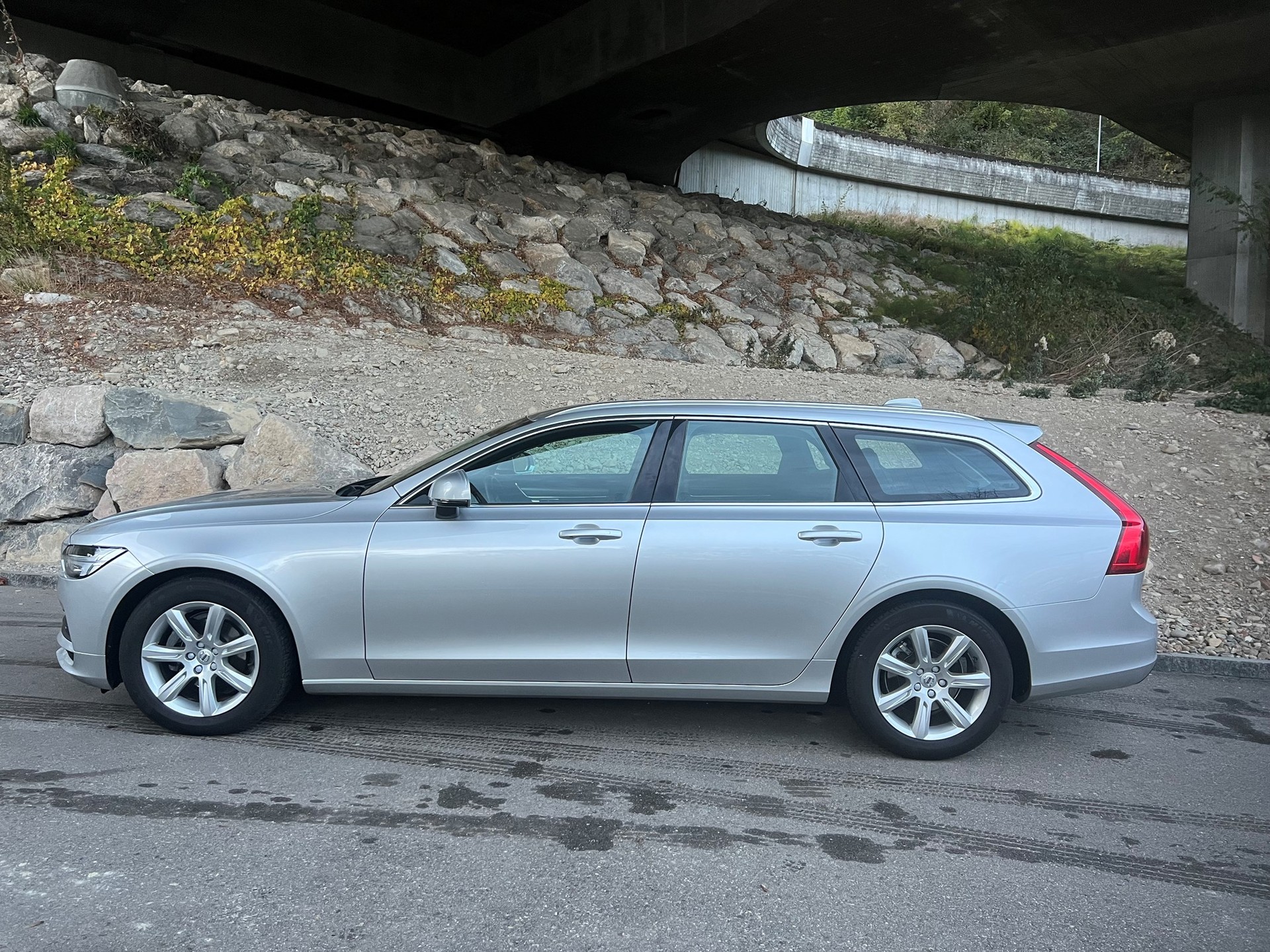 VOLVO V90 D3 Kinetic Geartronic-image-2
