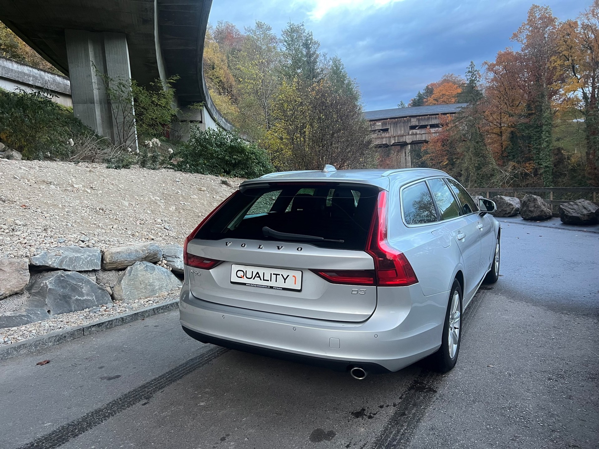 VOLVO V90 D3 Kinetic Geartronic-image-3