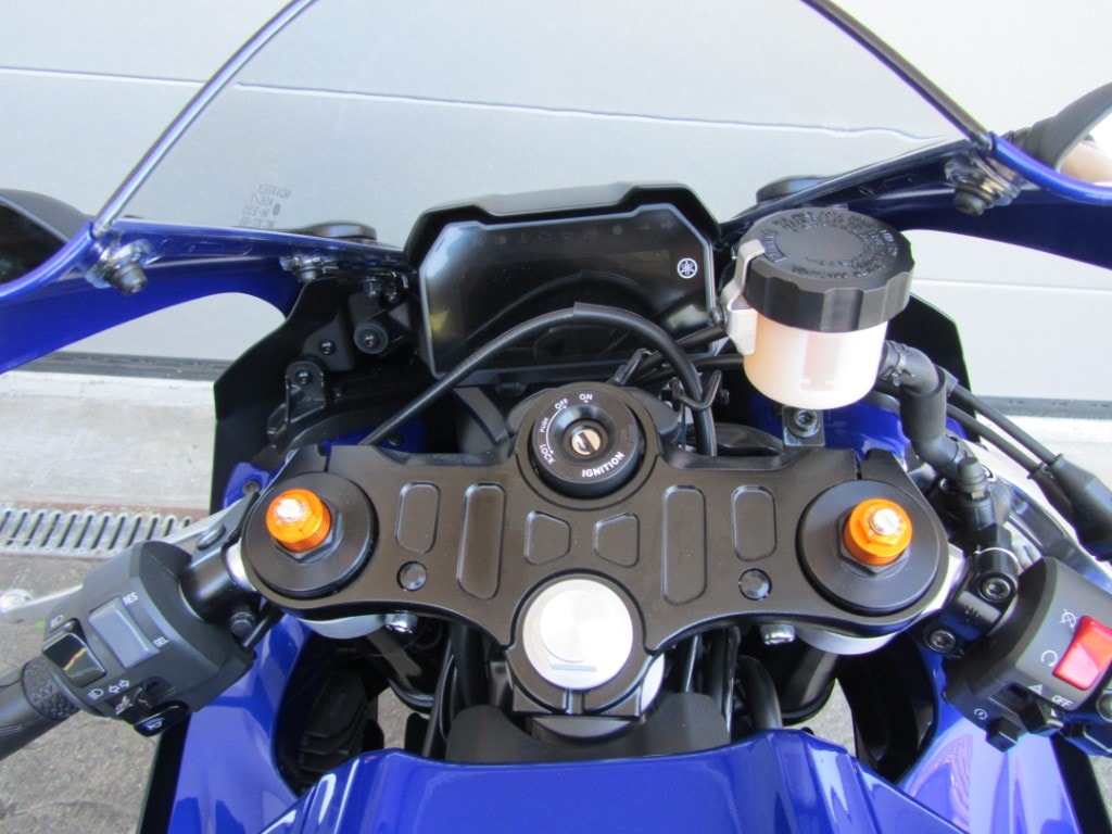 YAMAHA R7-image-8