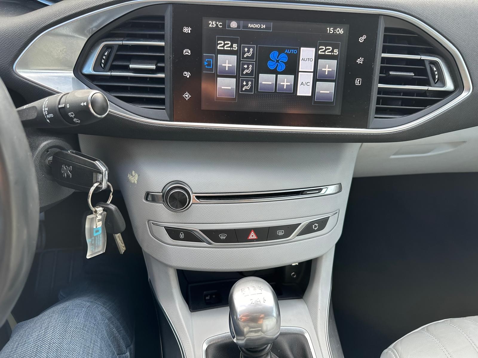 PEUGEOT 308 1.6 THP Active-image-15