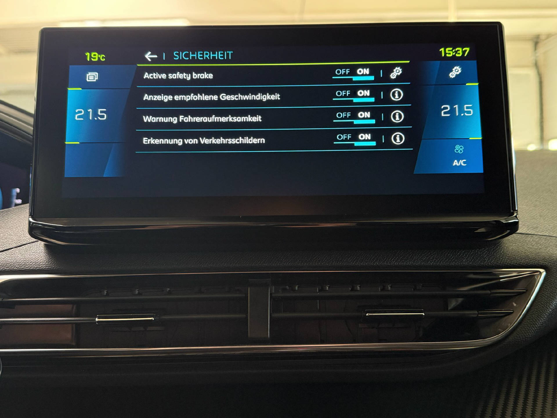 PEUGEOT 3008 1.6 Plug-in Hybrid Allure Pack-image-14