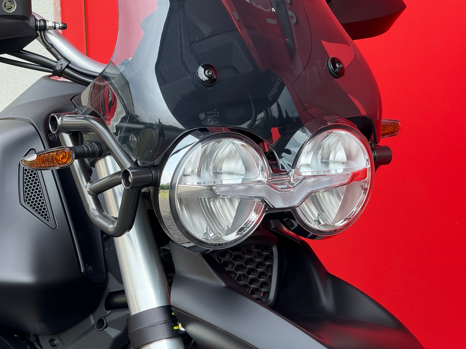 MOTO GUZZI V85 TT (35kW)-image-13