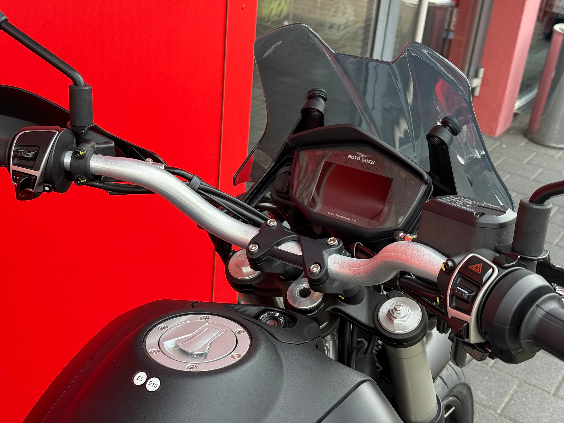 MOTO GUZZI V85 TT (35kW)-image-10