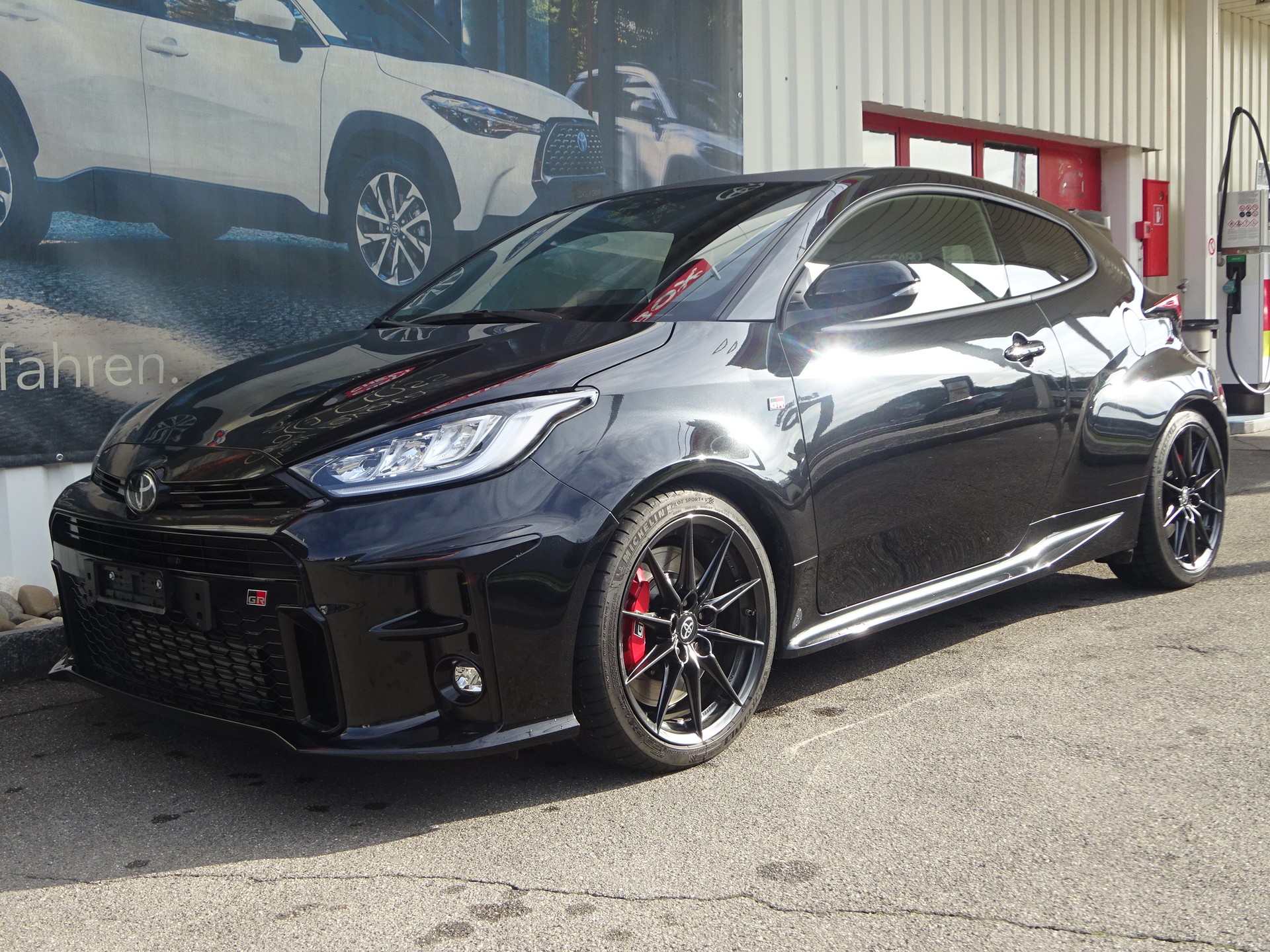 TOYOTA Yaris 1.6 GR Sport-showroom-element-2