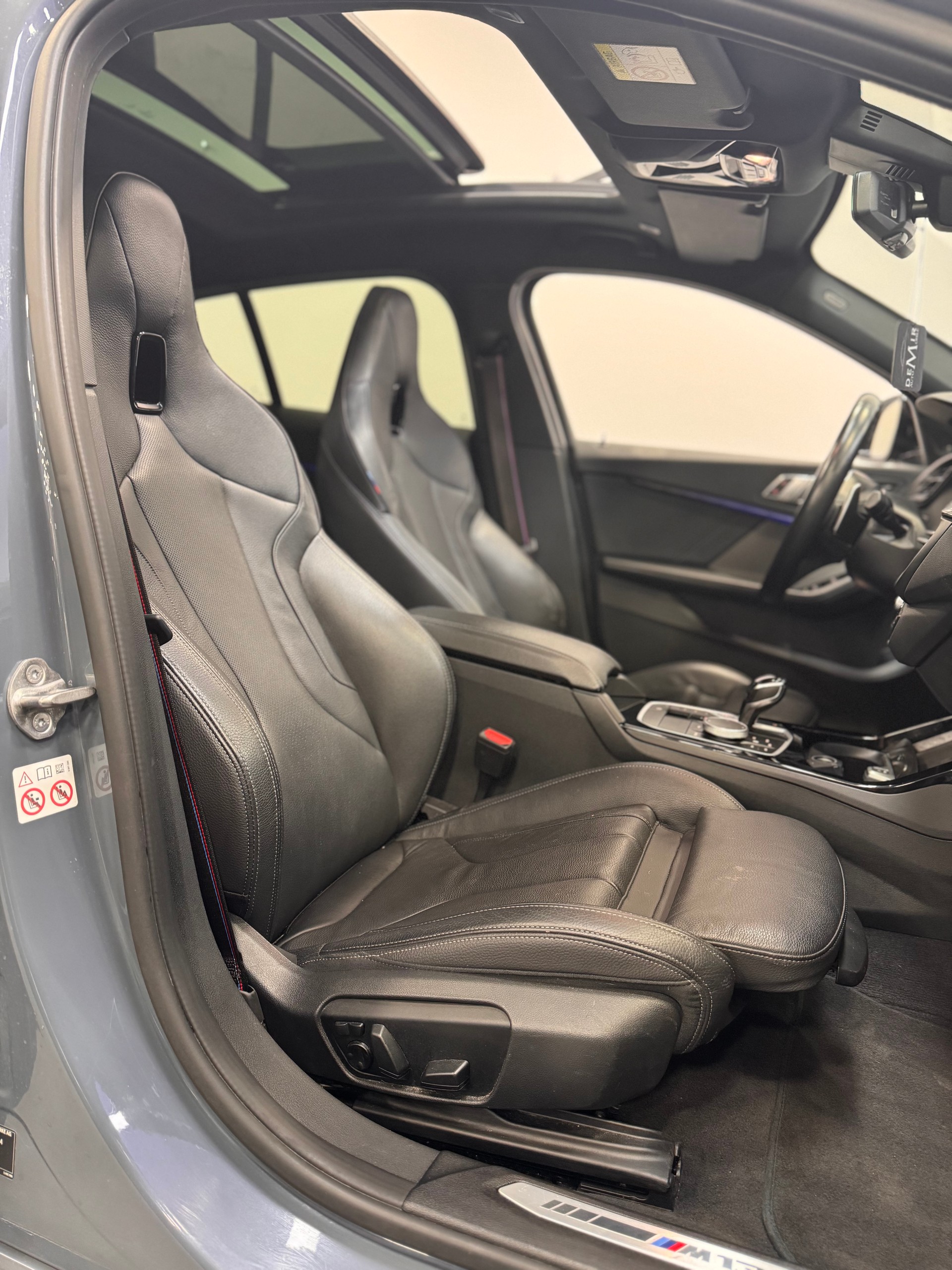 BMW M135i xDrive Steptronic *CH-Fahrzeug / Panorama / Headup / H/K Soundsystem / Leder Dakota / Performance Paket*-image-10