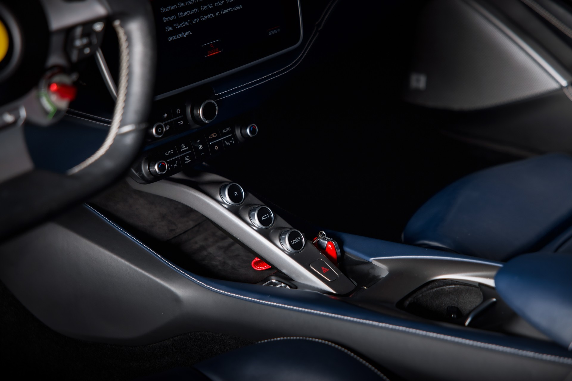 FERRARI Portofino 3.9 V8 T in Bianco Avus-image-19