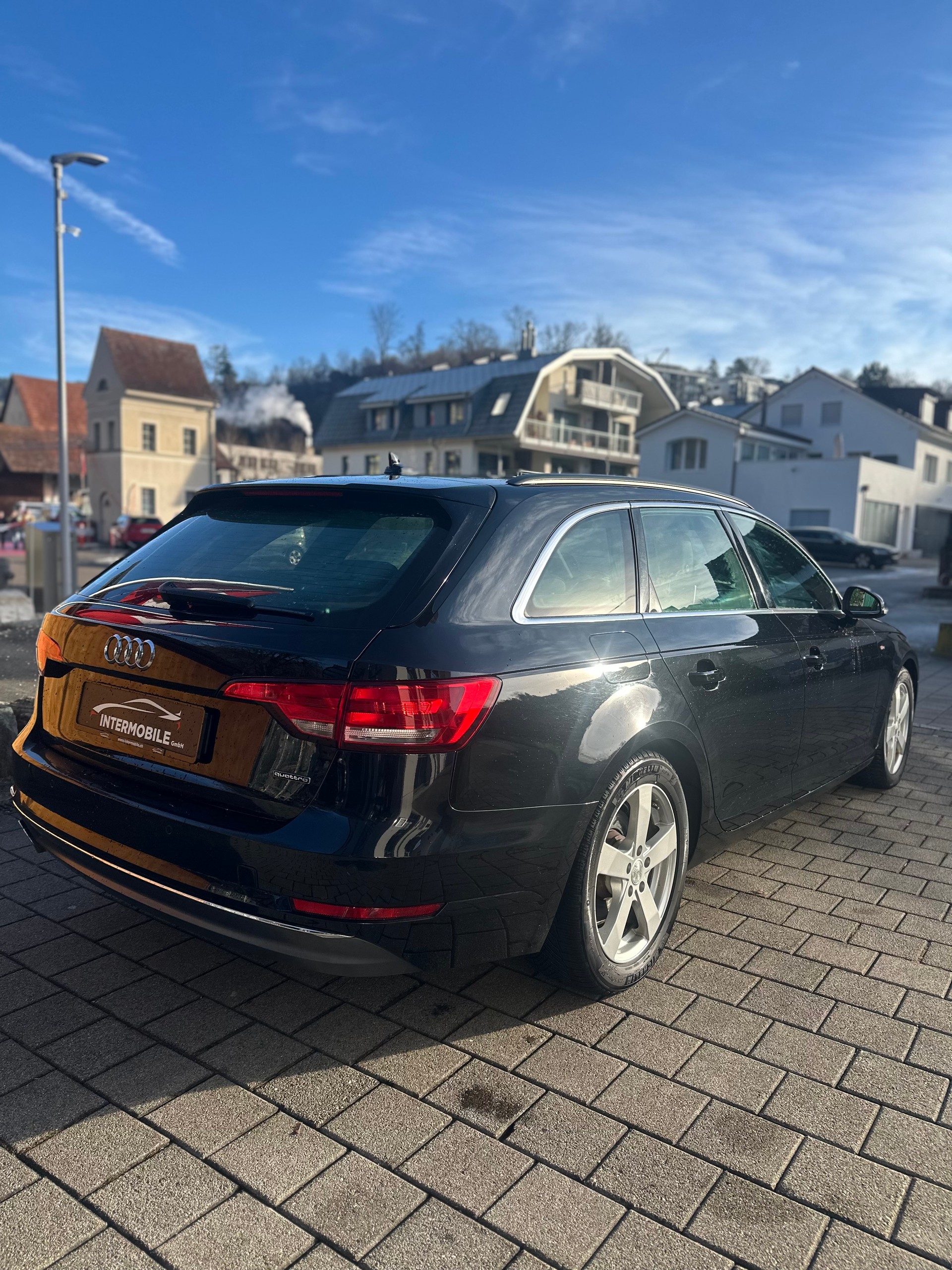 AUDI A4 Avant 2.0 TDI quattro S-tronic-image-8