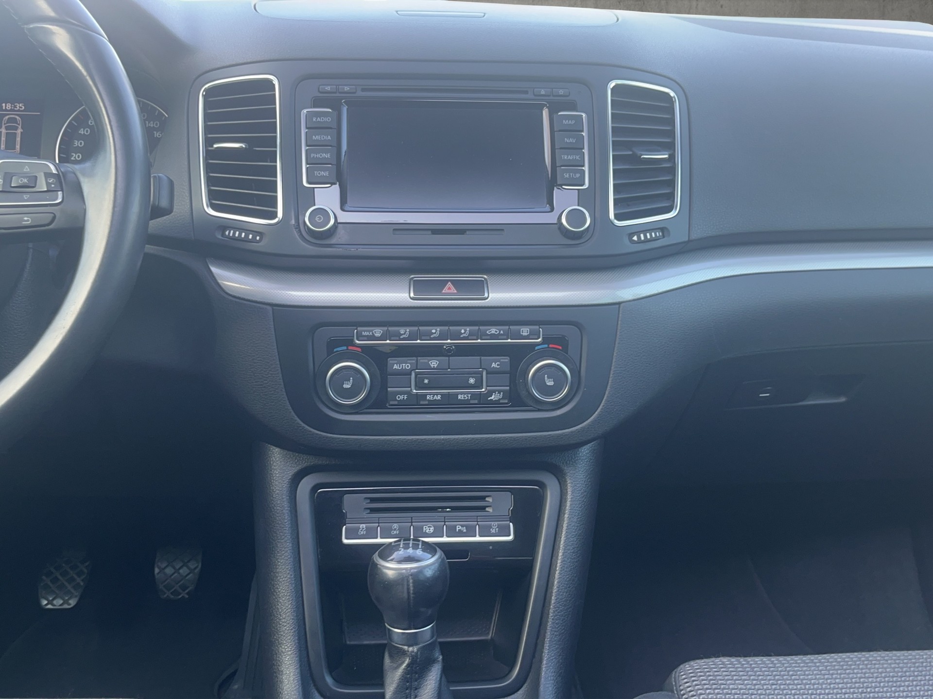 VW Sharan 2.0 TDI BMT Comfortline 4Motion-image-9