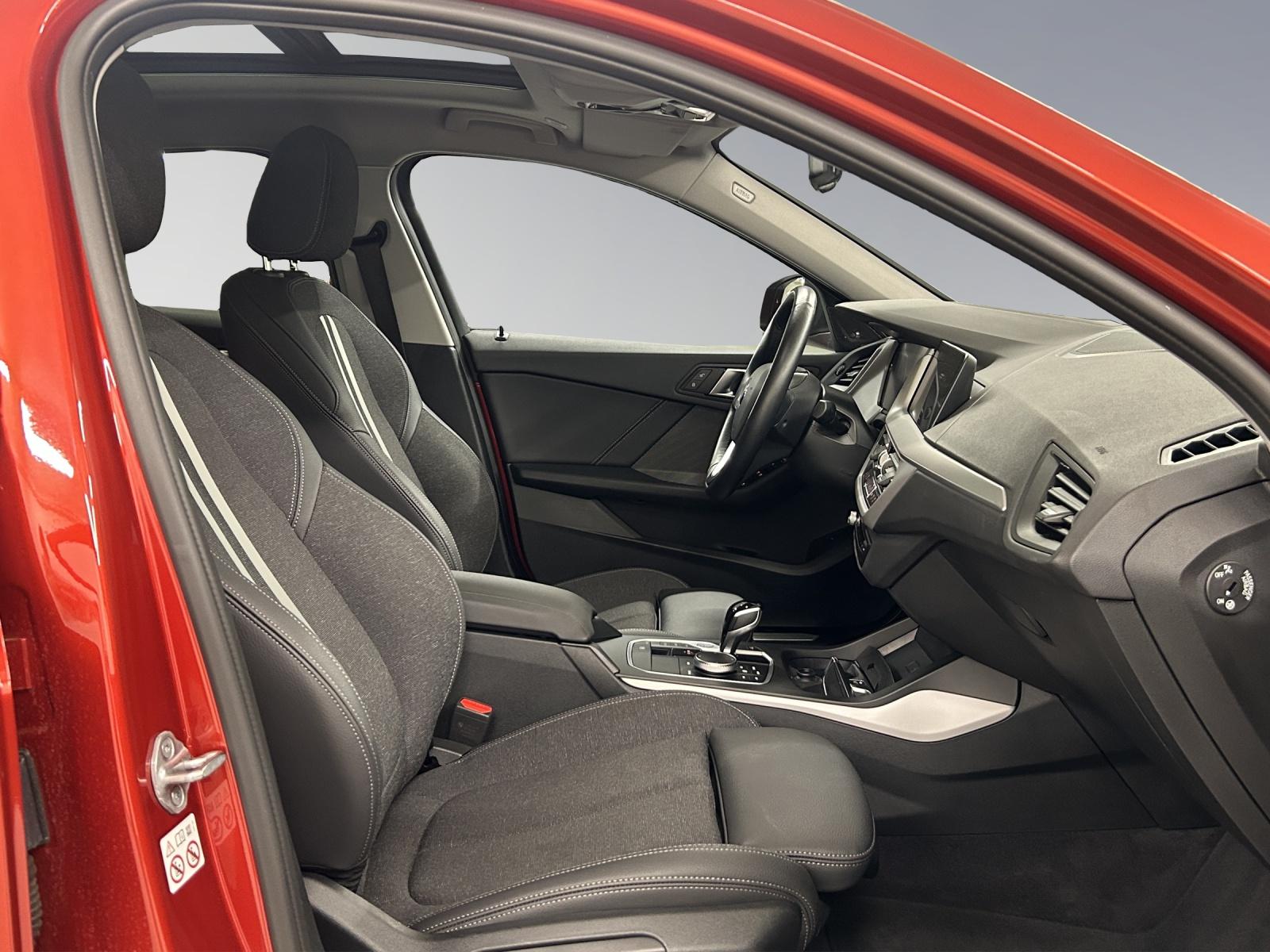 BMW 120d xDrive-image-14