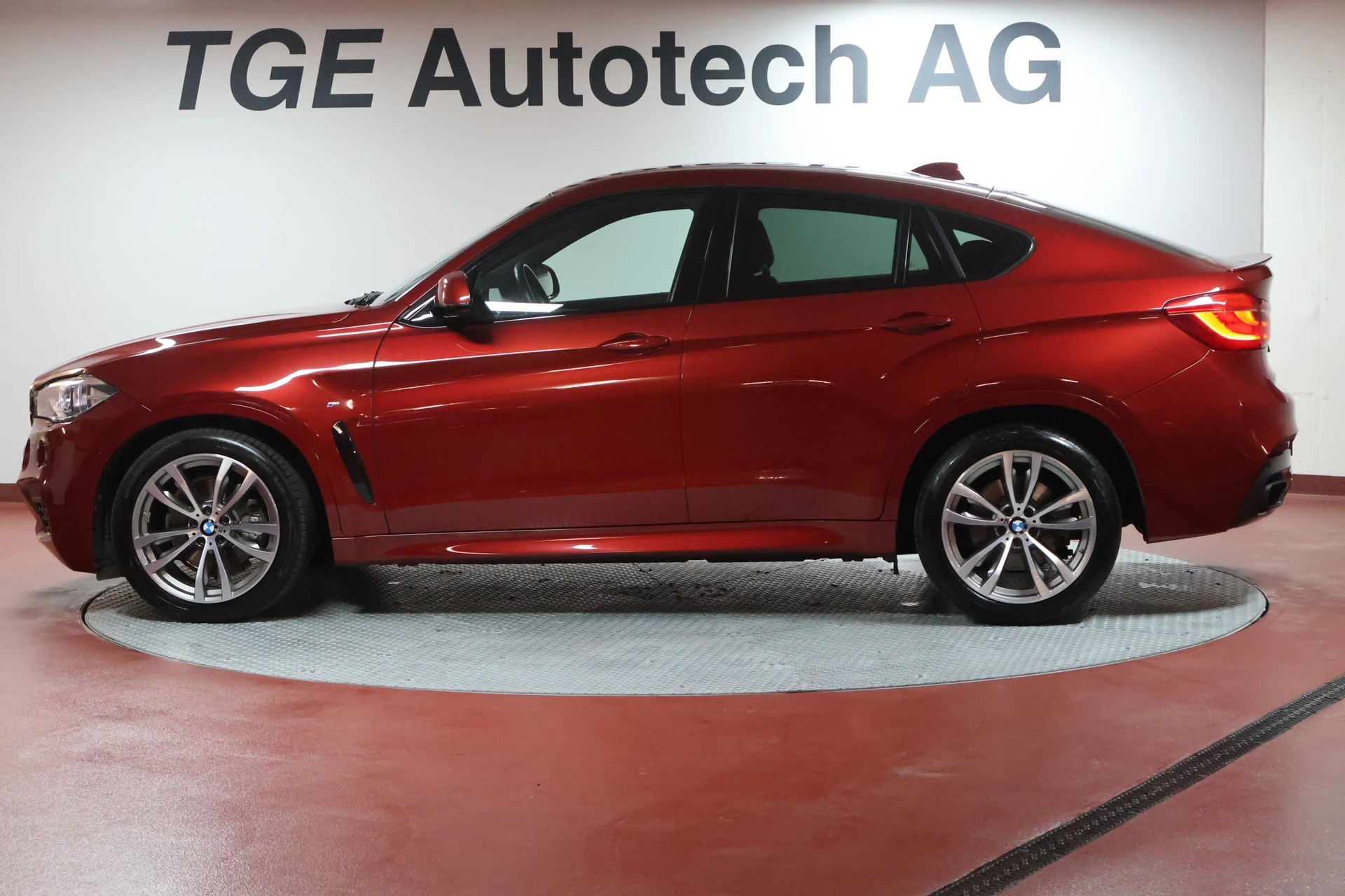 BMW X6 xDrive 40d Steptronic M SPORTPAKET-showroom-element-3
