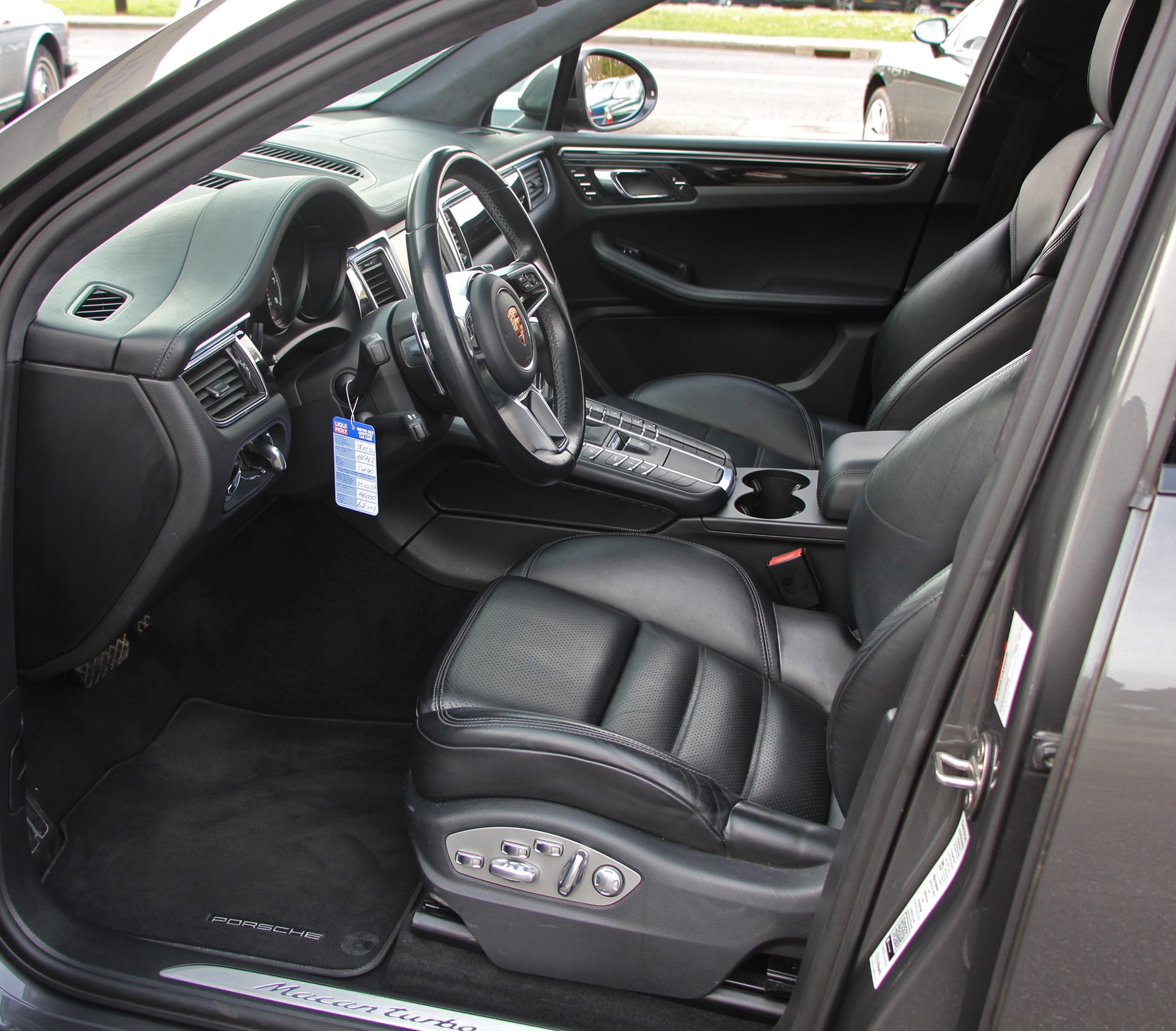 PORSCHE Macan Turbo PDK-image-7