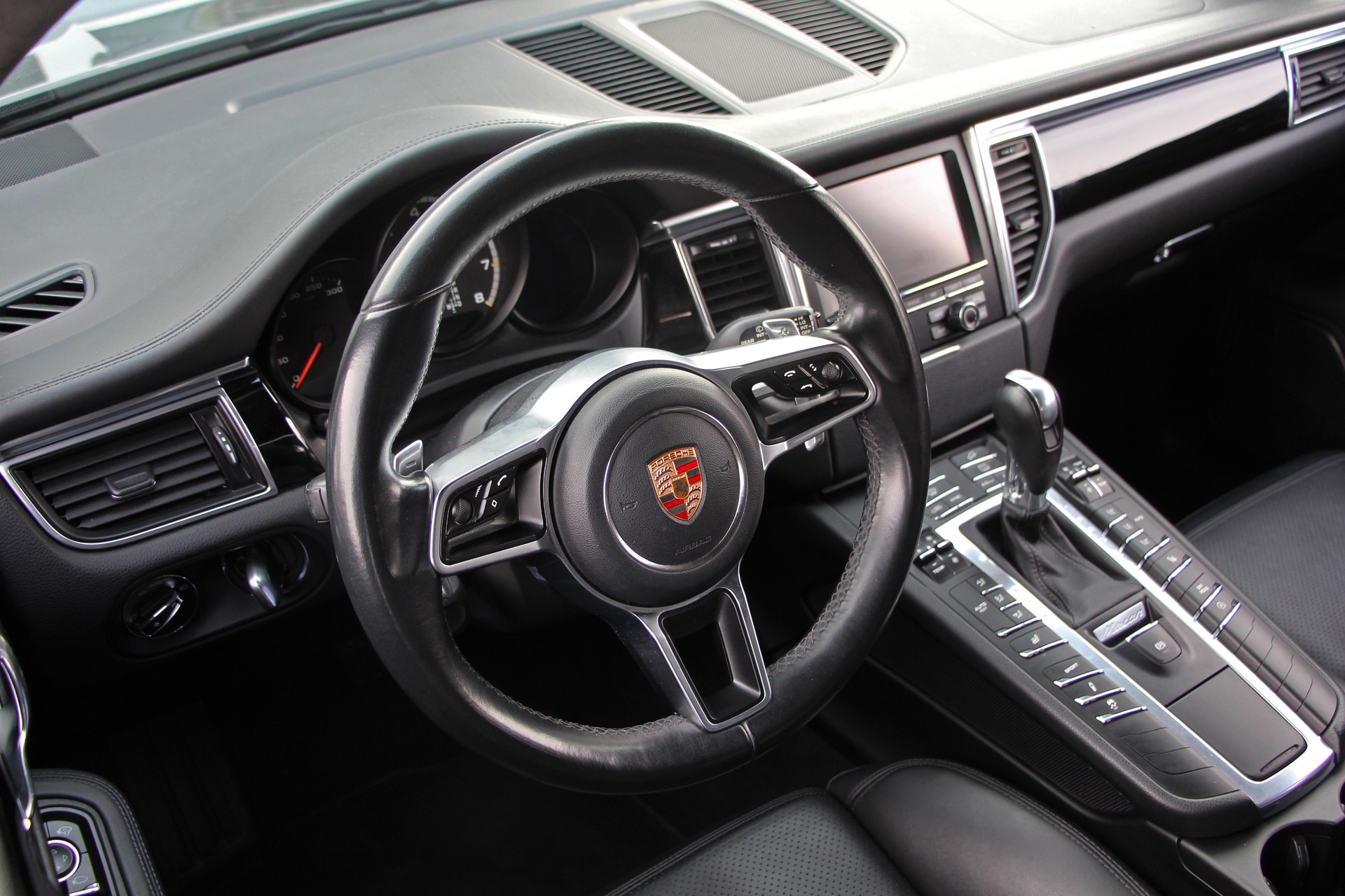 PORSCHE Macan Turbo PDK-image-6