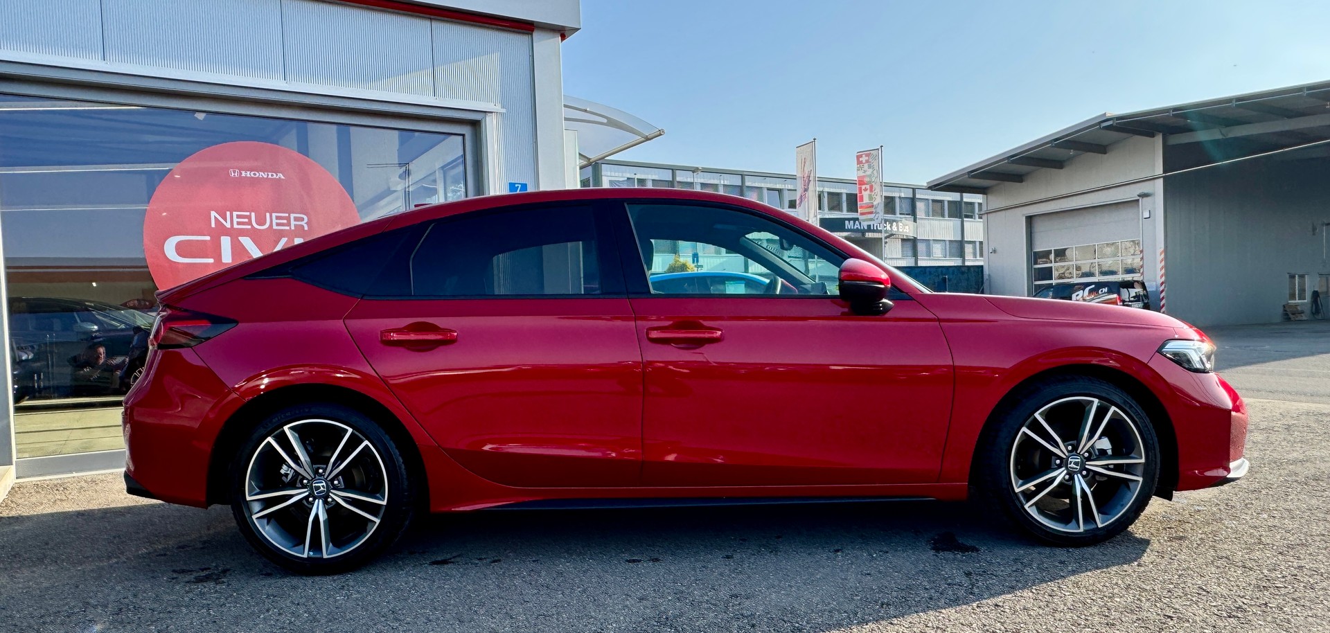 HONDA Civic 2.0 i-MMD HEV Advance 1.9% Leasing Aktion unschlagbar mit 8 Jahren Garantie-showroom-element-3