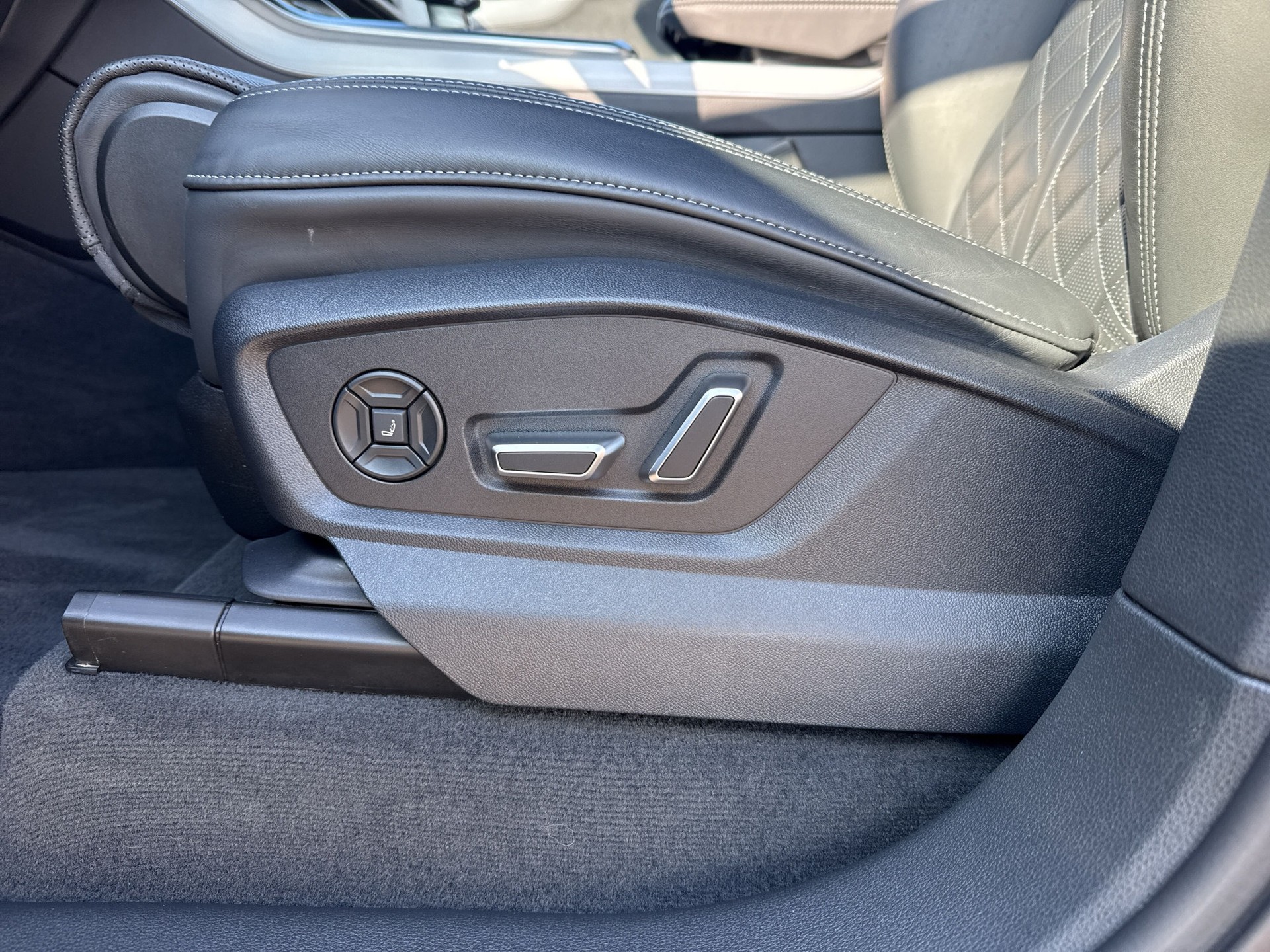 AUDI Q7 60 TFSI e quattro PHEV S line tiptronic-image-19