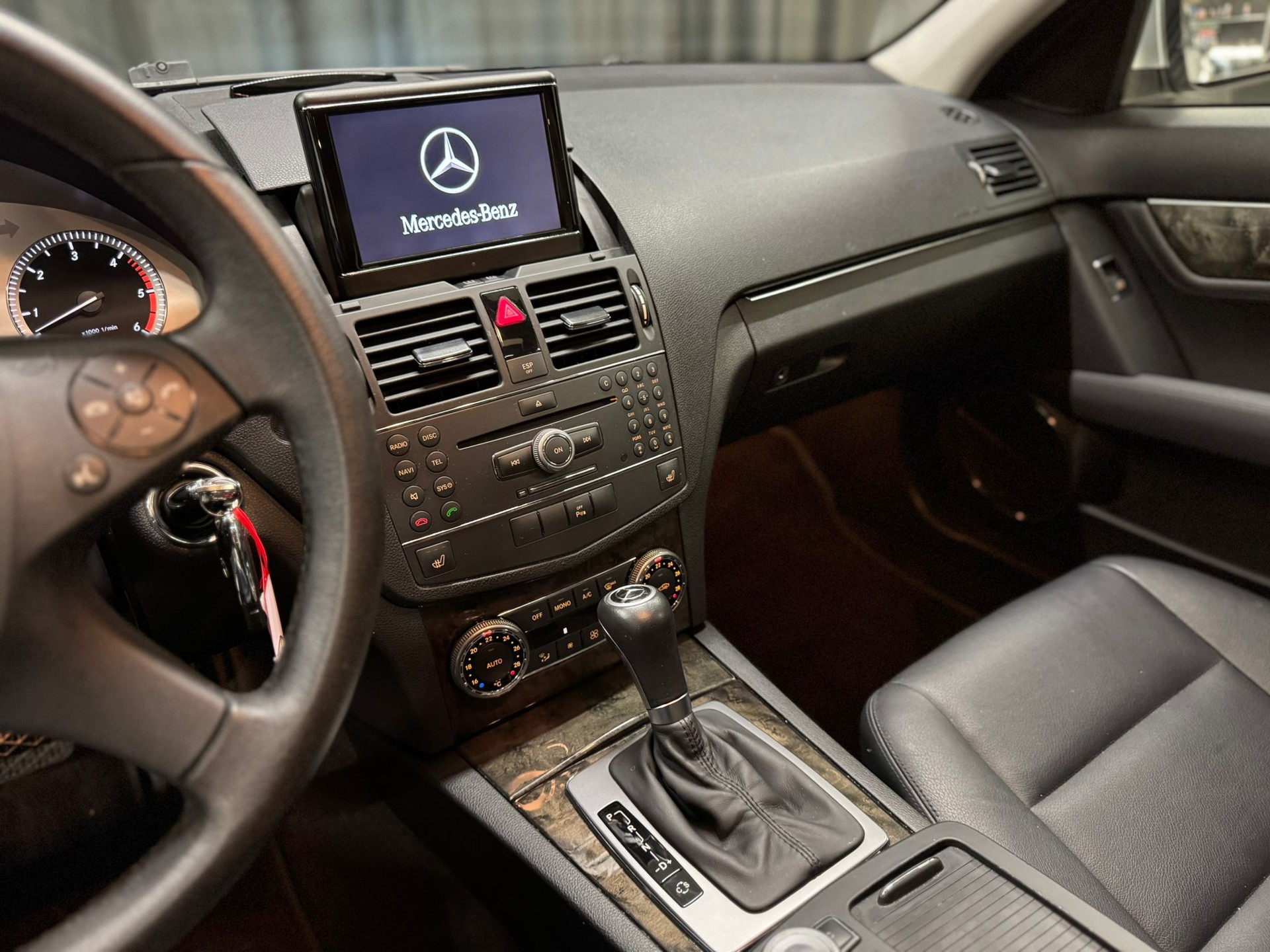 MERCEDES-BENZ C 350 CDI (320 CDI) Elégance 4Matic 7G-Tronic-image-10