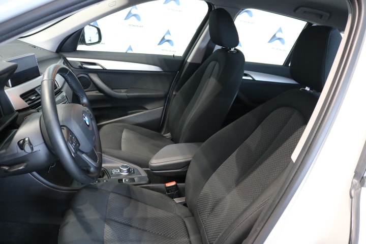 BMW X1 xDrive 18d Steptronic-showroom-element-1