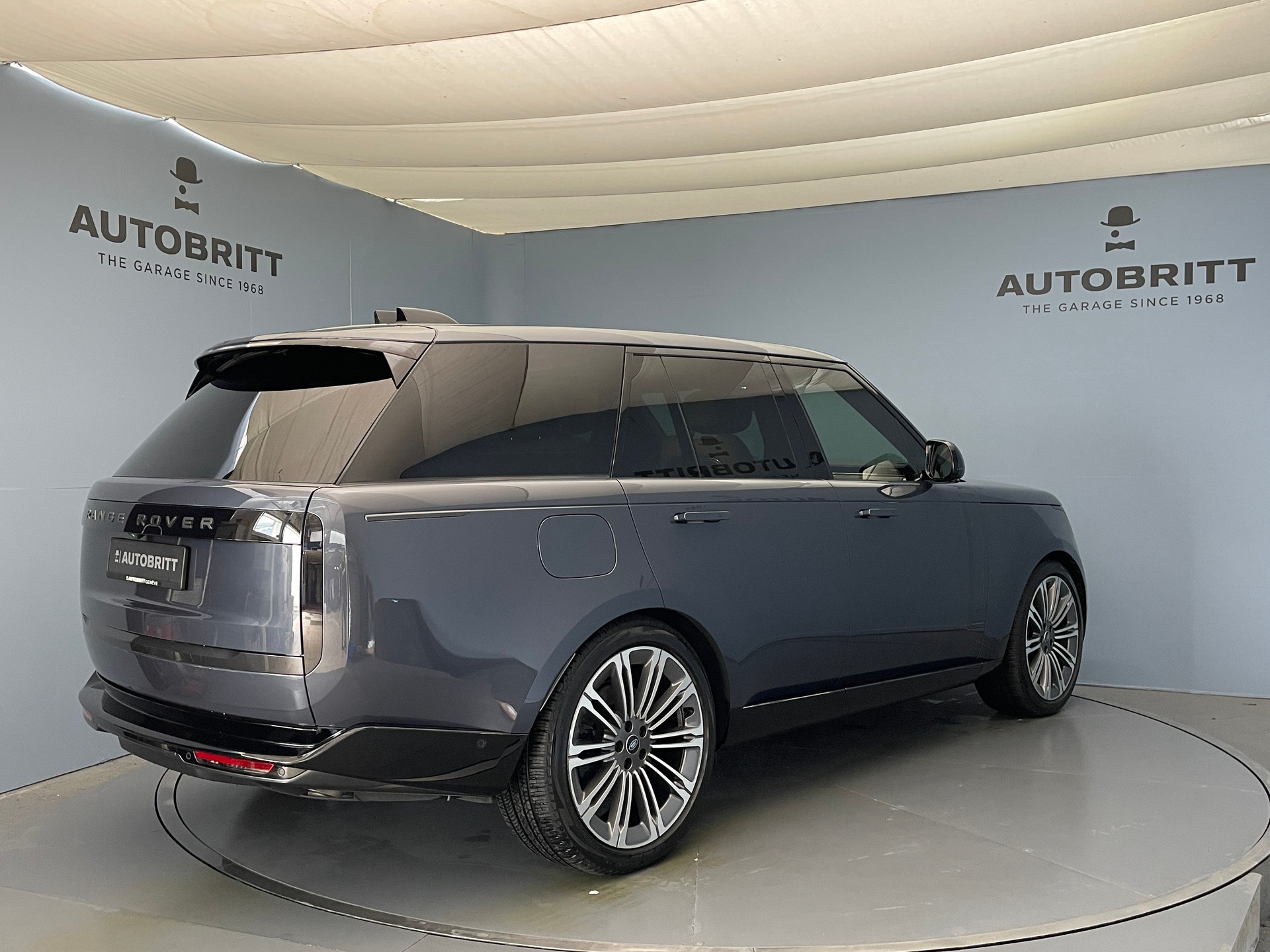LAND ROVER Range Rover 4.4 V8 Autobiography-showroom-element-3