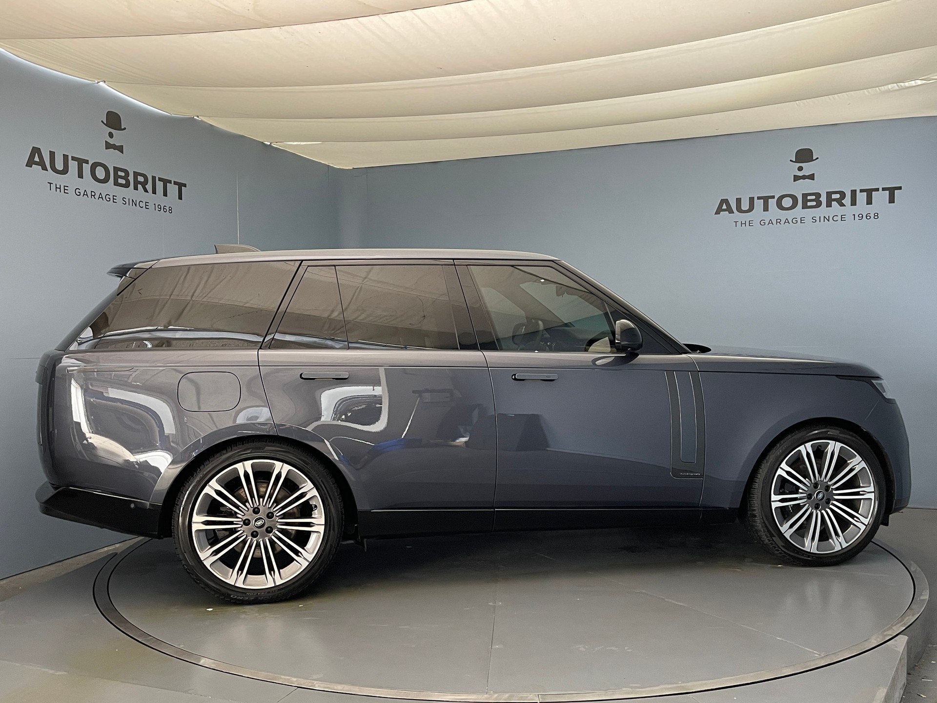 LAND ROVER Range Rover 4.4 V8 Autobiography-showroom-element-2