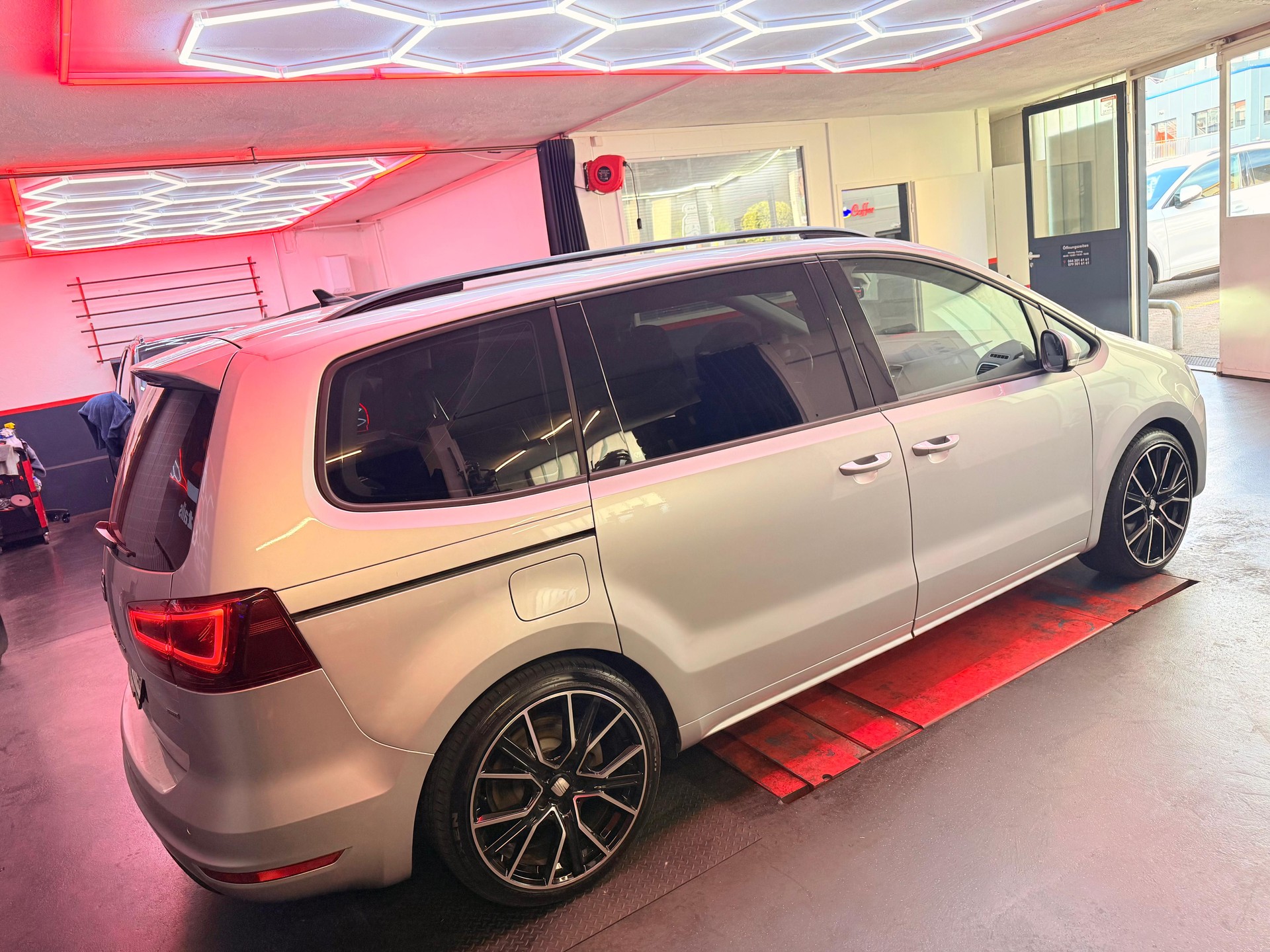 SEAT Alhambra 2.0 TDI 4Drive DSG 177 PS-image-3