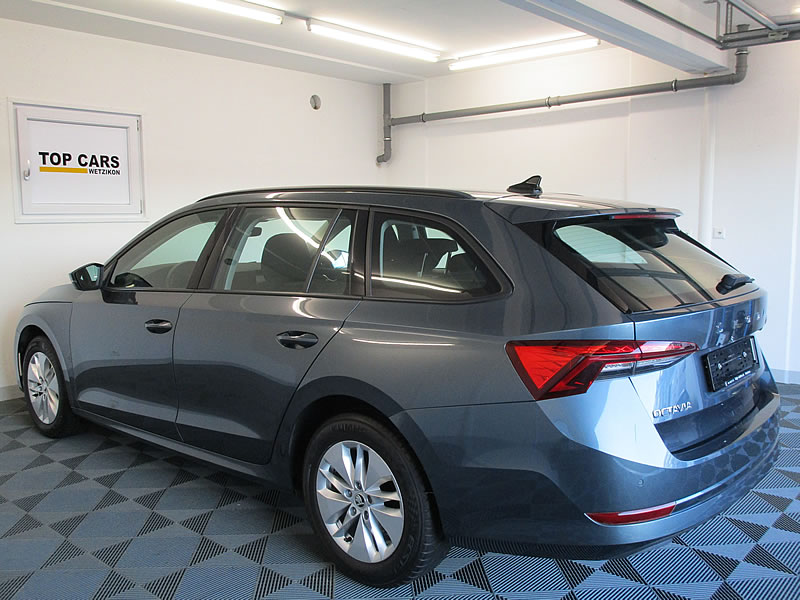 SKODA Octavia Combi 2.0 TDI DSG Ambition-showroom-element-1