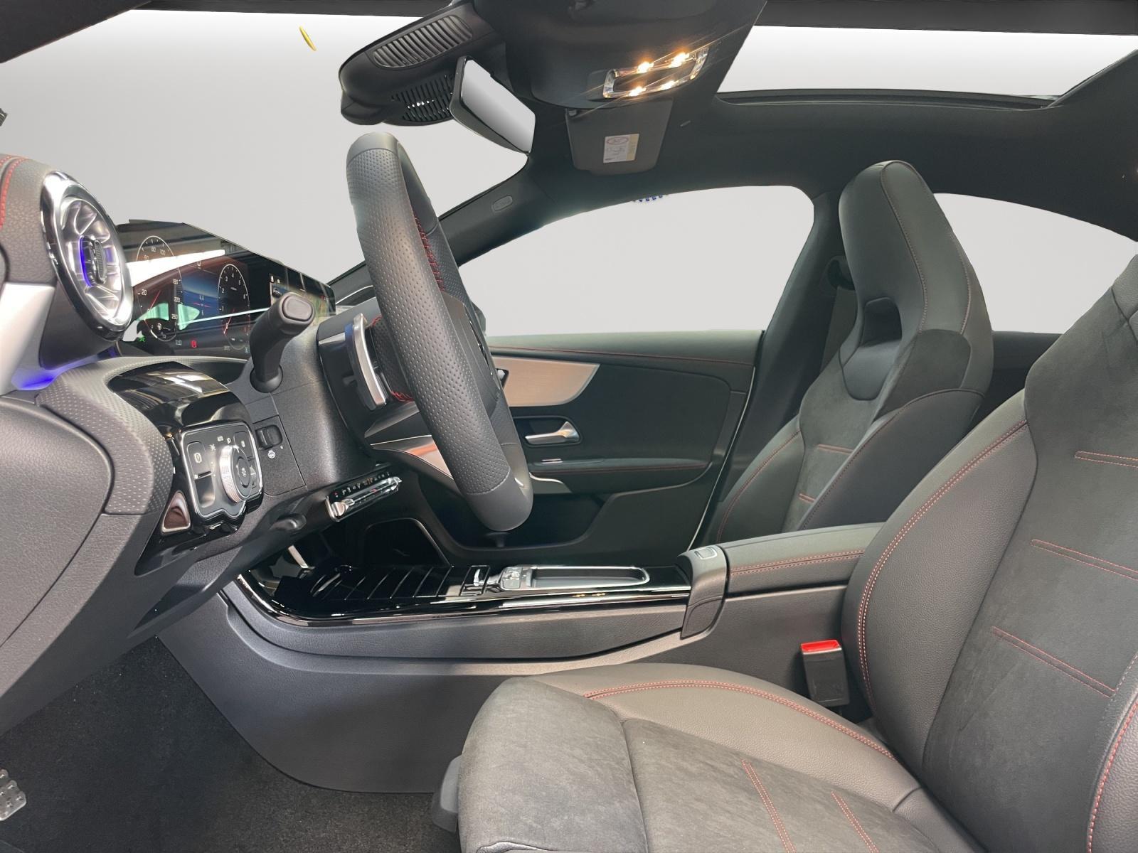 MERCEDES-BENZ CLA 200 AMG Line-showroom-element-3