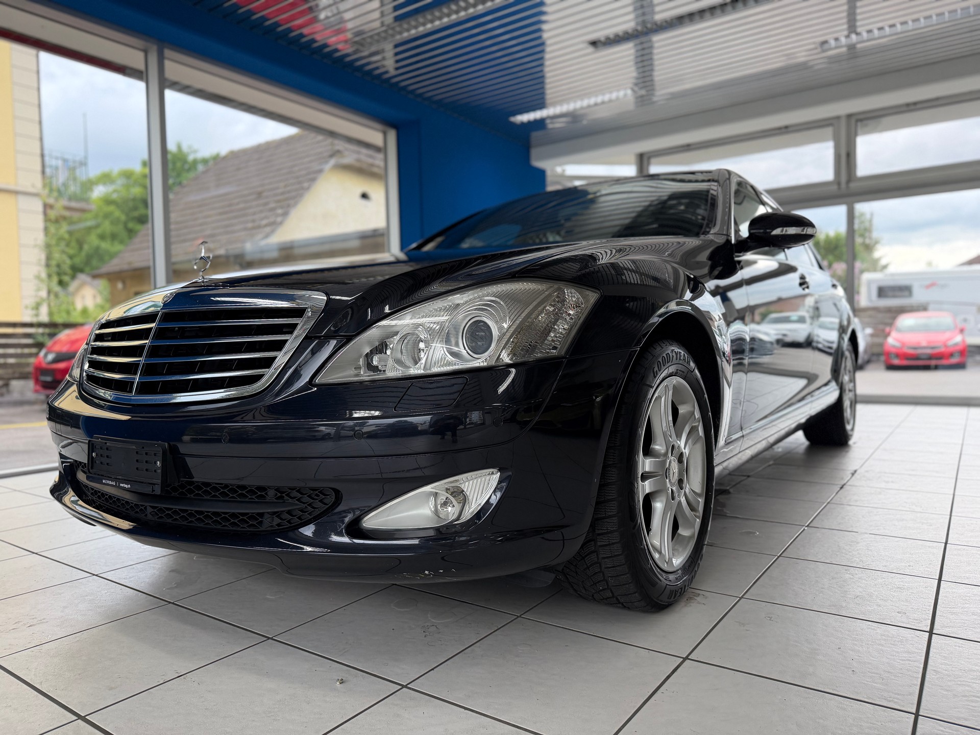 MERCEDES-BENZ S 350 4Matic 7G-Tronic-showroom-element-1
